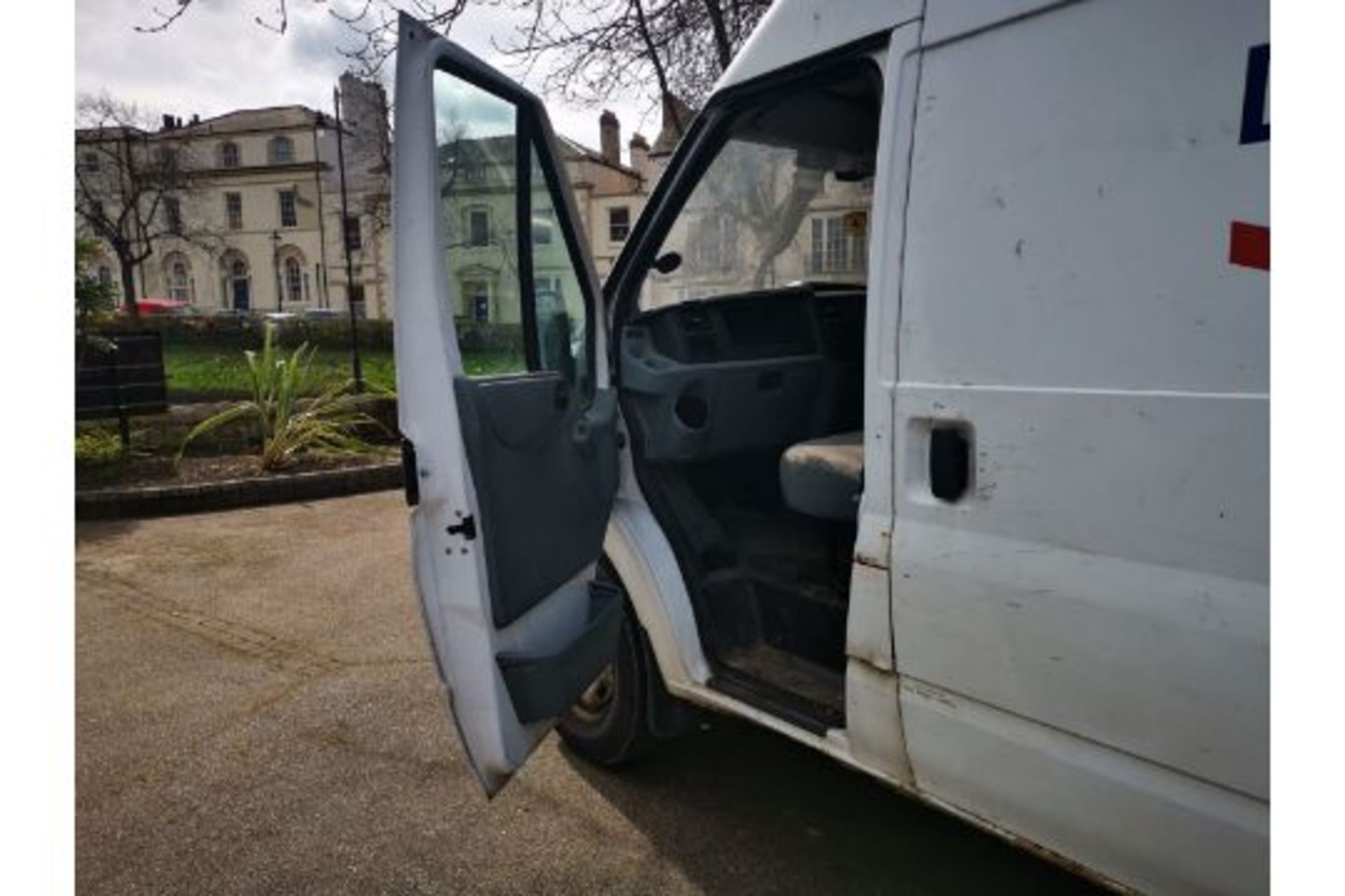 ENTRY DIRECT FROM LOCAL AUTHORITY Ford Transit 100 - Image 11 of 26