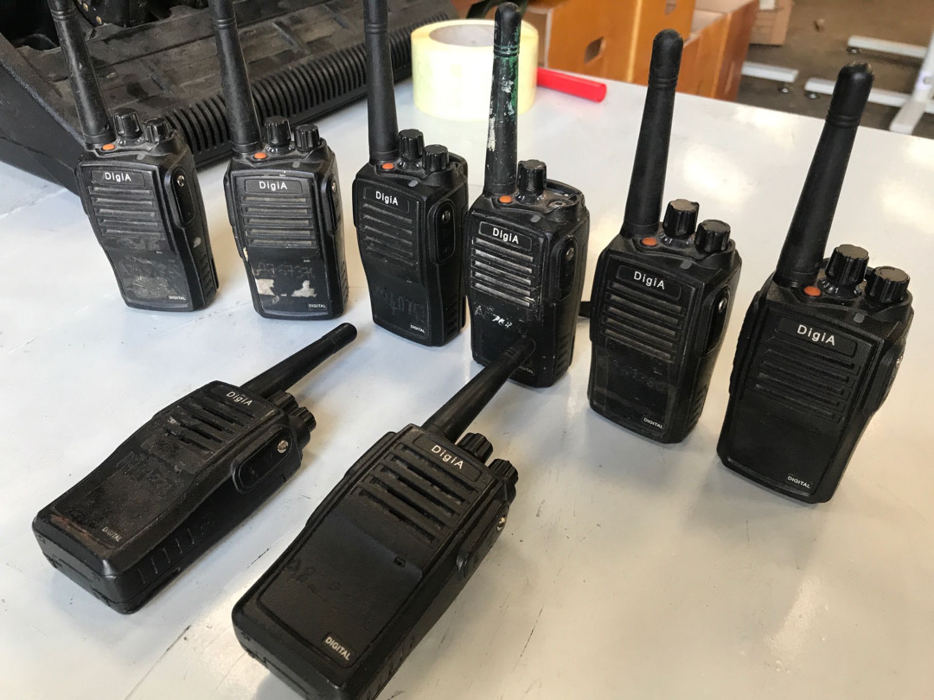 Digia handheld radios x8and a Motorola handheld radio NO RESERVE - Image 2 of 4