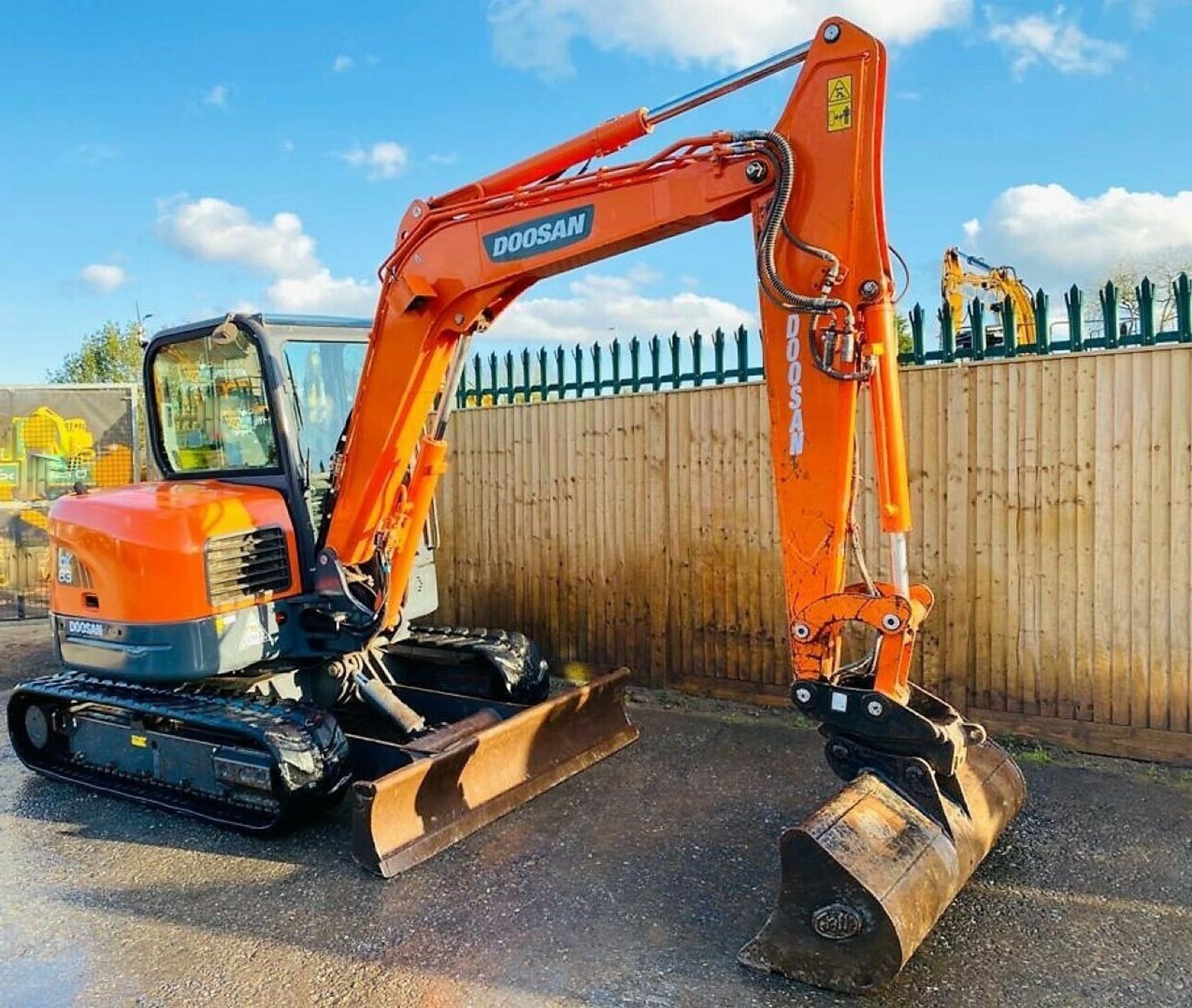 Doosan DX63-3 Excavator Digger 2016 - Image 3 of 12