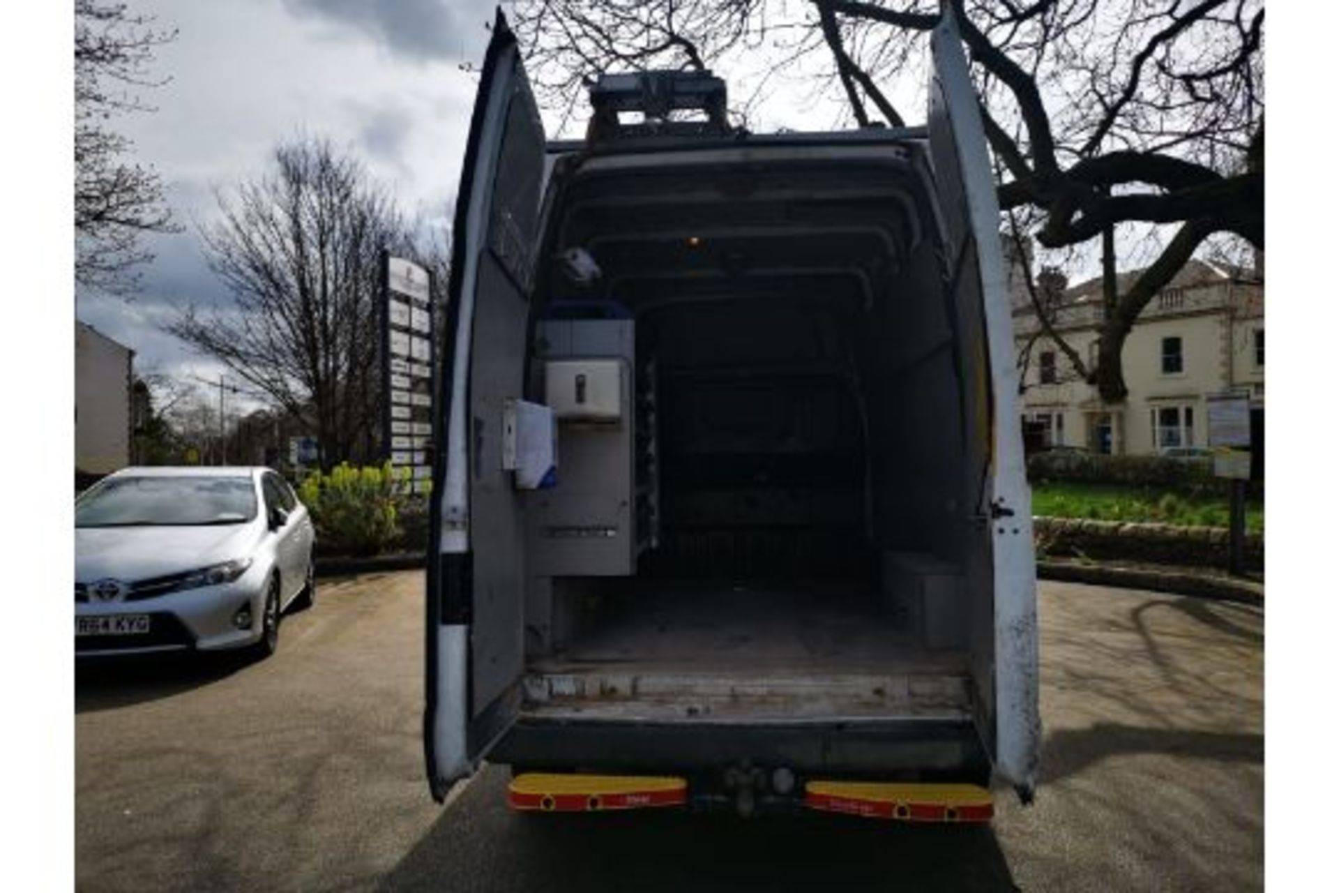 ENTRY DIRECT FROM LOCAL AUTHORITY Ford Transit 100 - Image 13 of 26