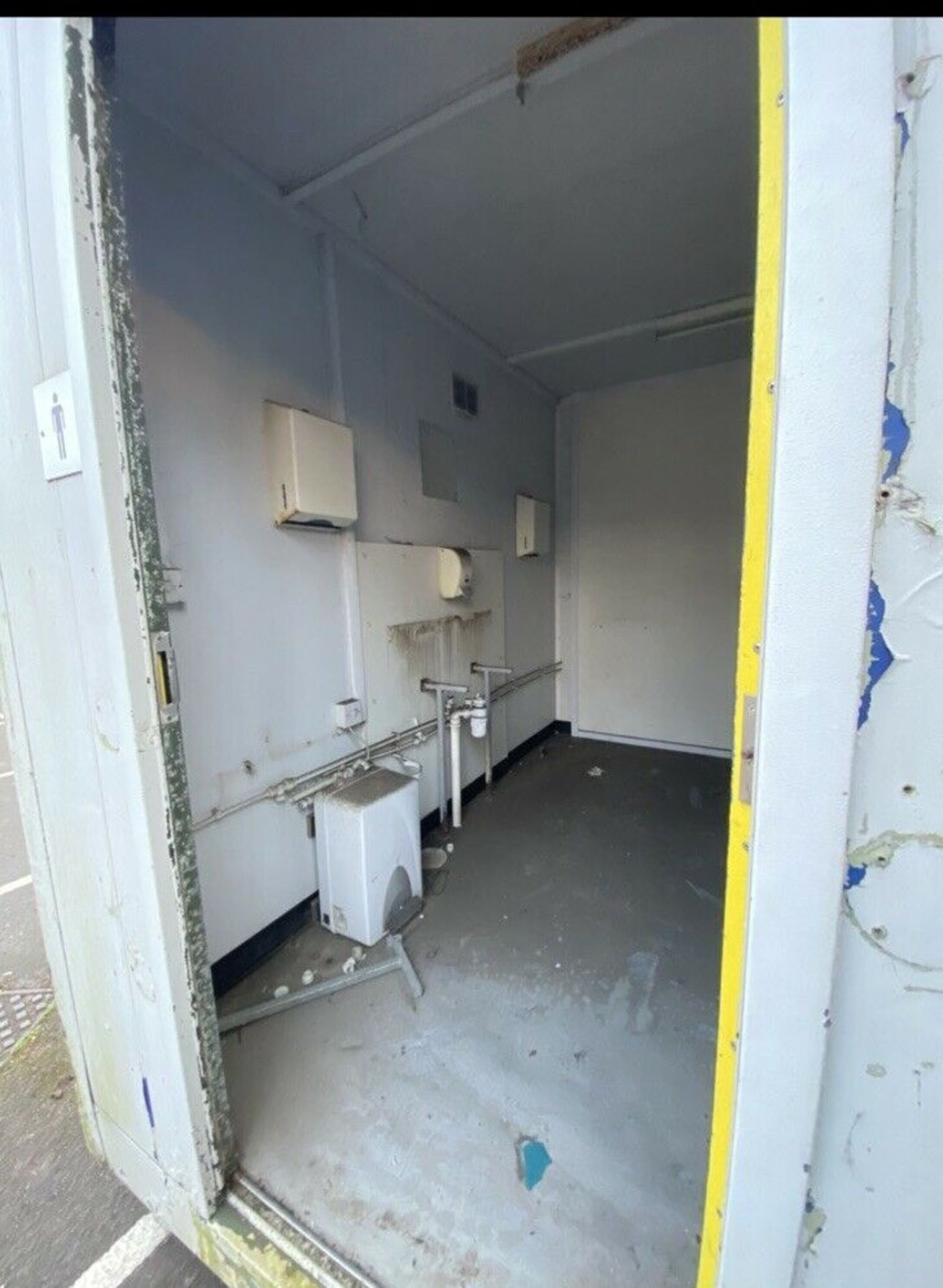 20ft 3 + 2 Male & Female Toilet Block Site Cabin - Image 6 of 12