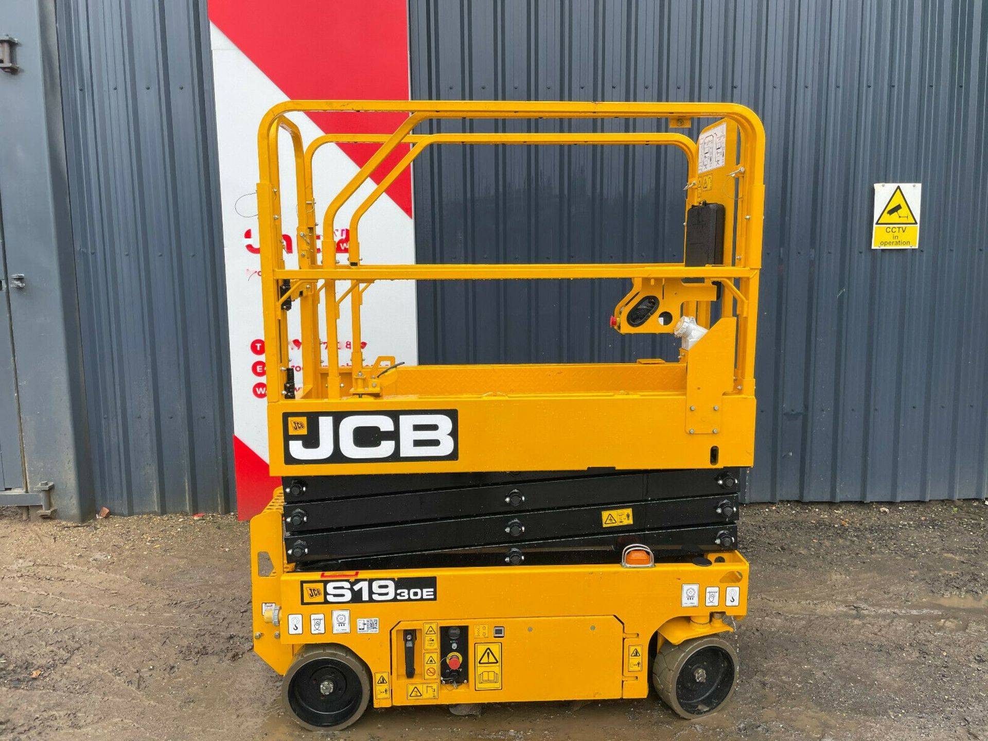 JCB S1930E Compact electric scissor lift - Image 2 of 10