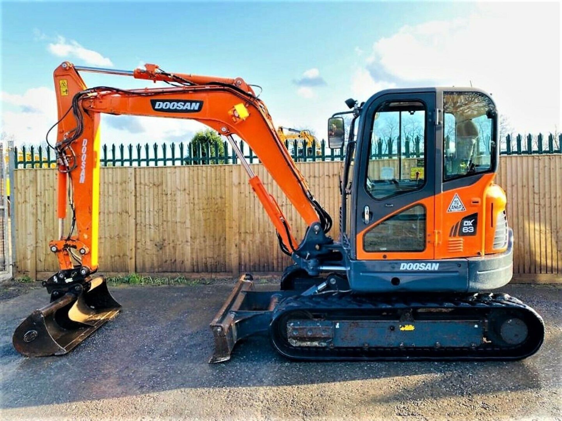 Doosan DX63-3 Excavator Digger 2016 - Image 2 of 12