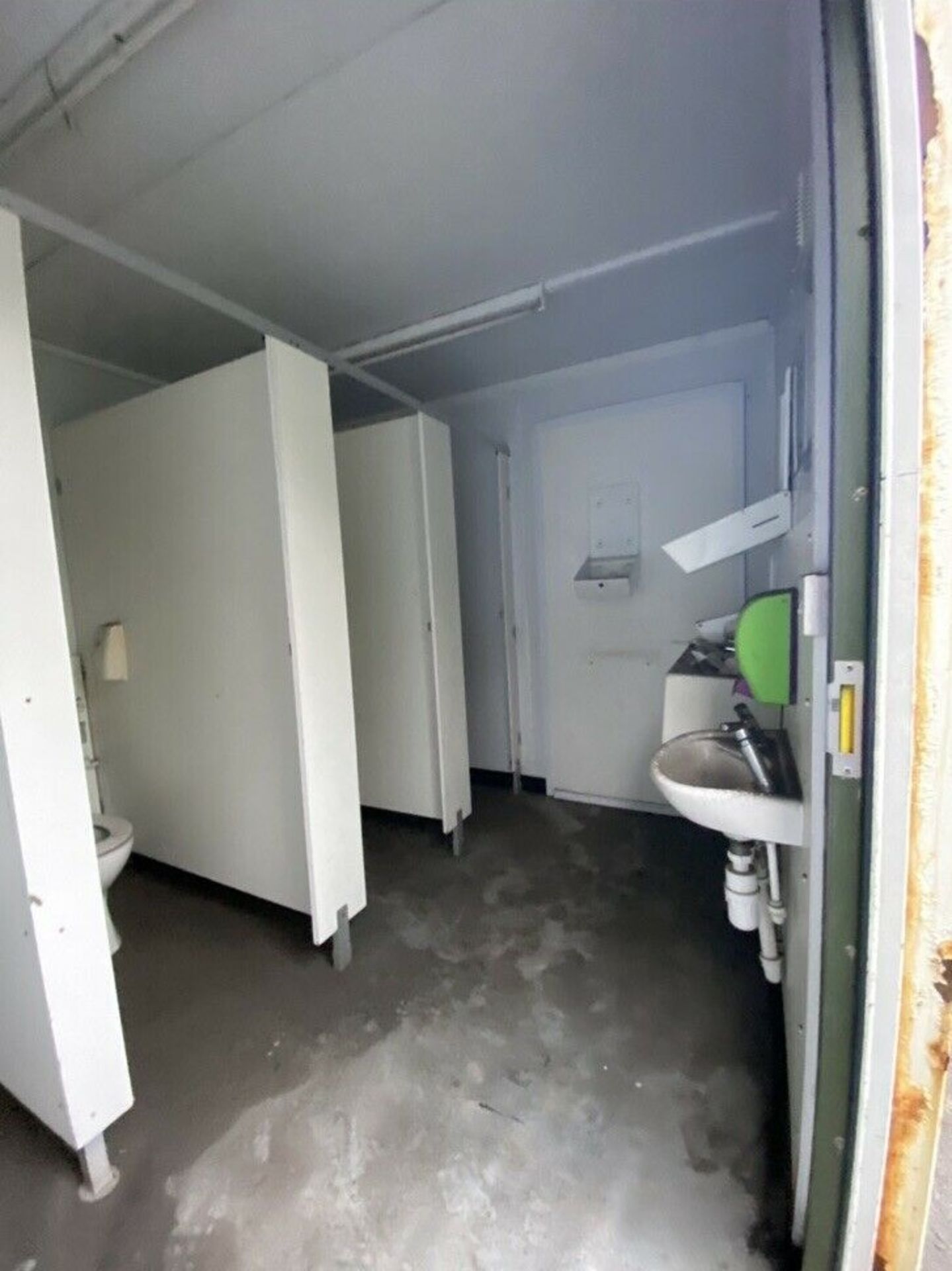 20ft 3 + 2 Male & Female Toilet Block Site Cabin - Image 2 of 12