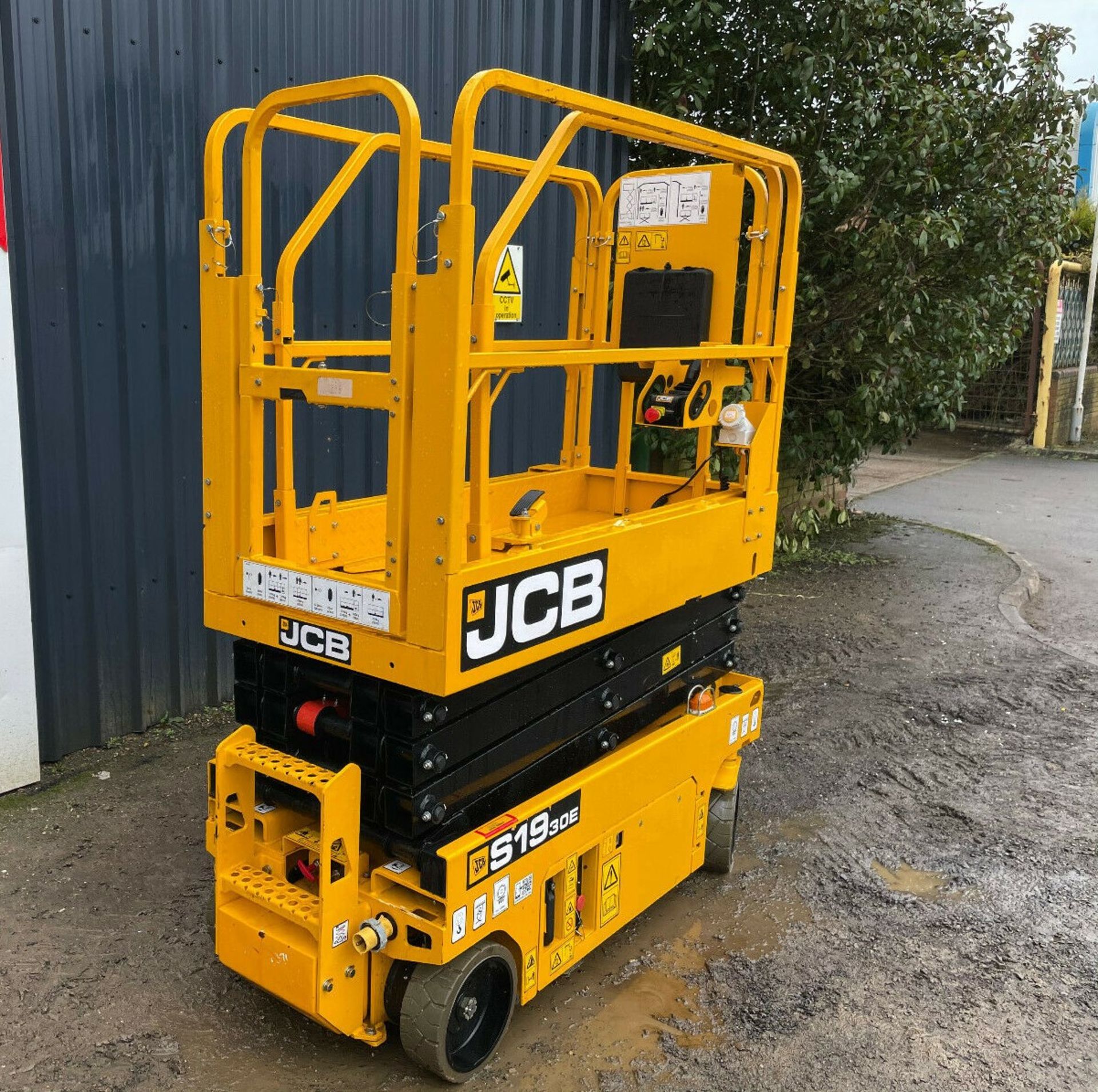 JCB S1930E Compact electric scissor lift - Image 4 of 10