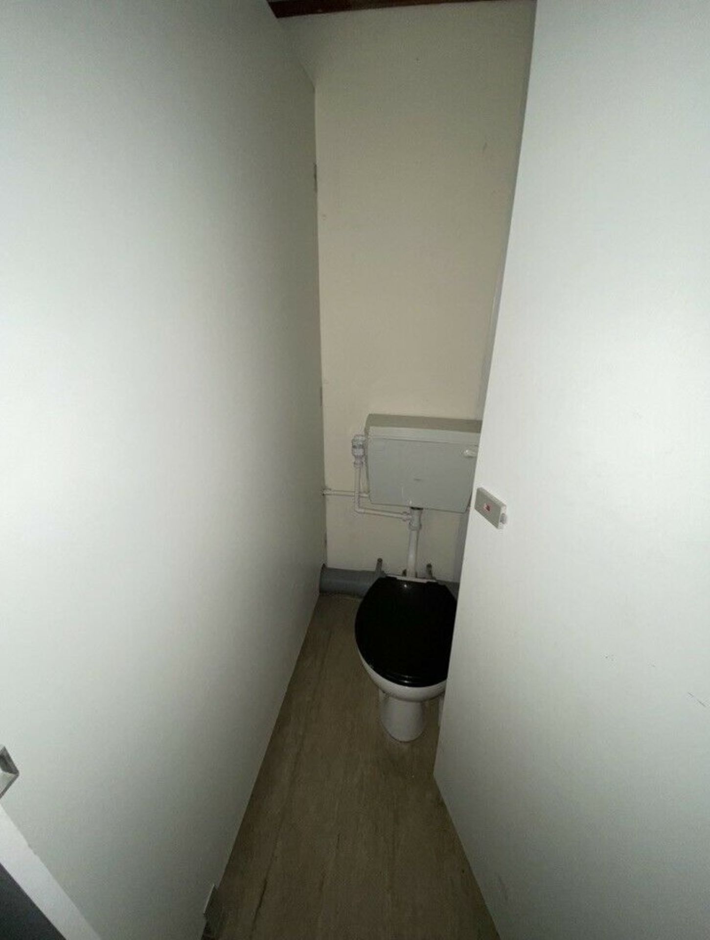 16ft x 9ft 3+1 Anti Vandal Site Toilet - Image 7 of 11