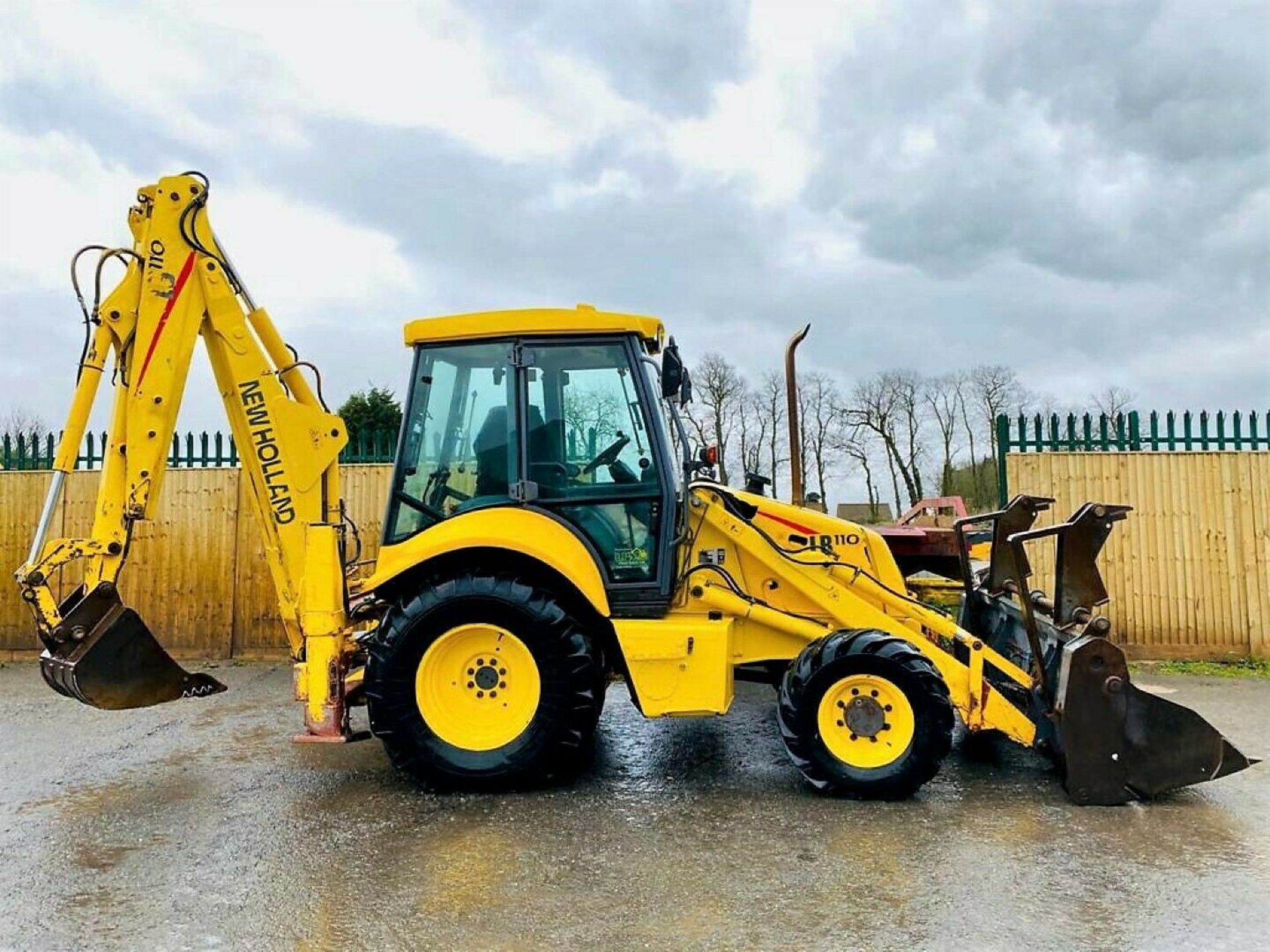 New Holland LB110 4-PT Back Hoe Loader 2000