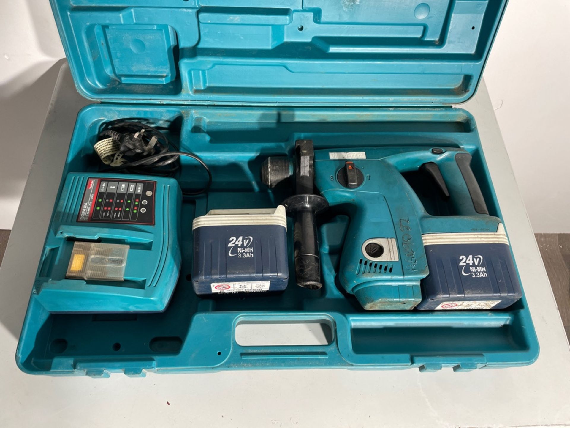 Makita BHR 200 24 Volt Cordless Rotary Hammer Drill