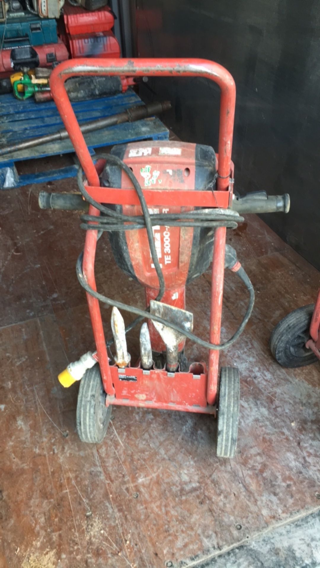 Hilti TE3000-AVR breaker - Image 2 of 2