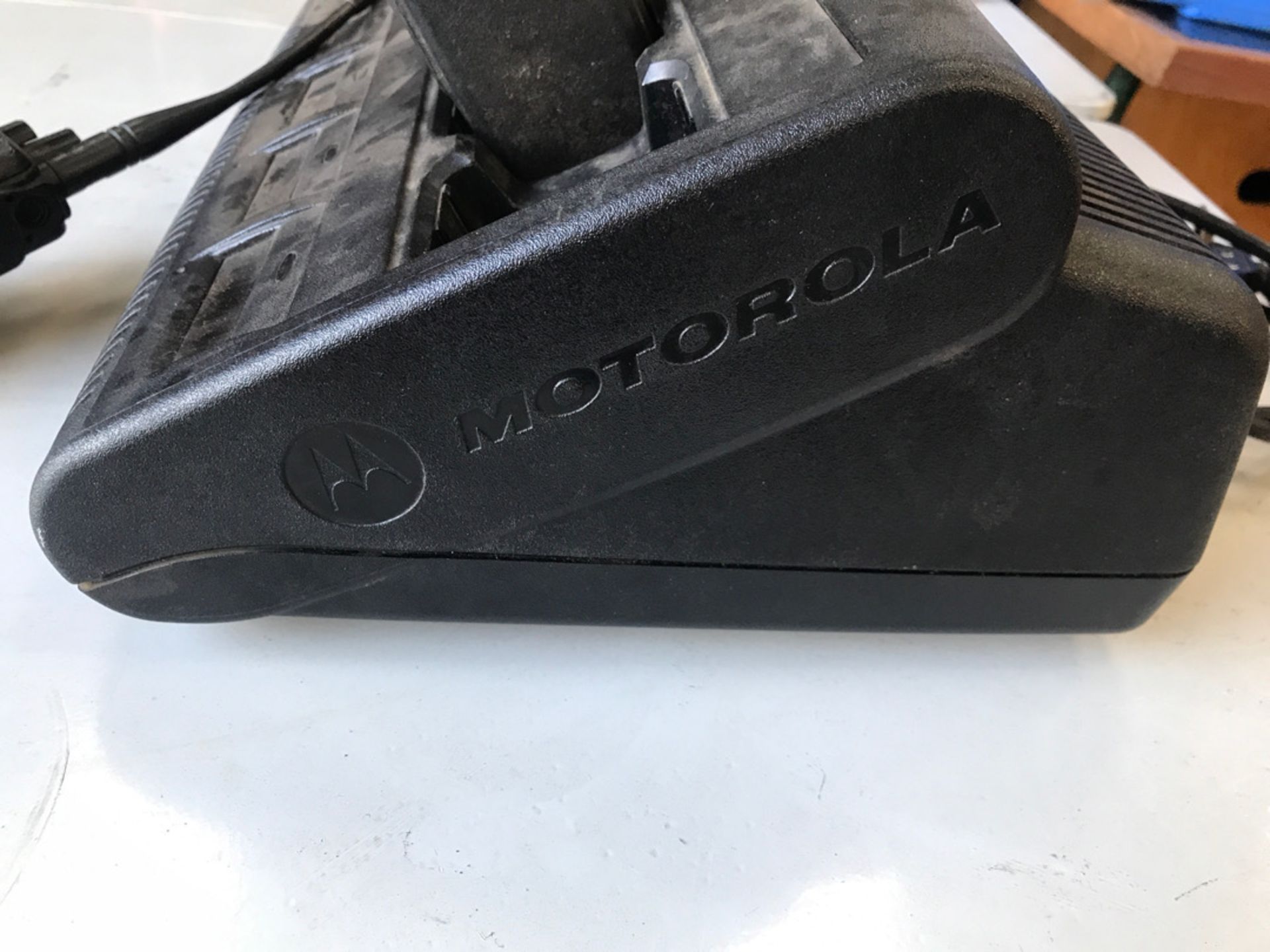 Motorola Impress adaptive charger and Four Motorola handheld radios - Image 5 of 5