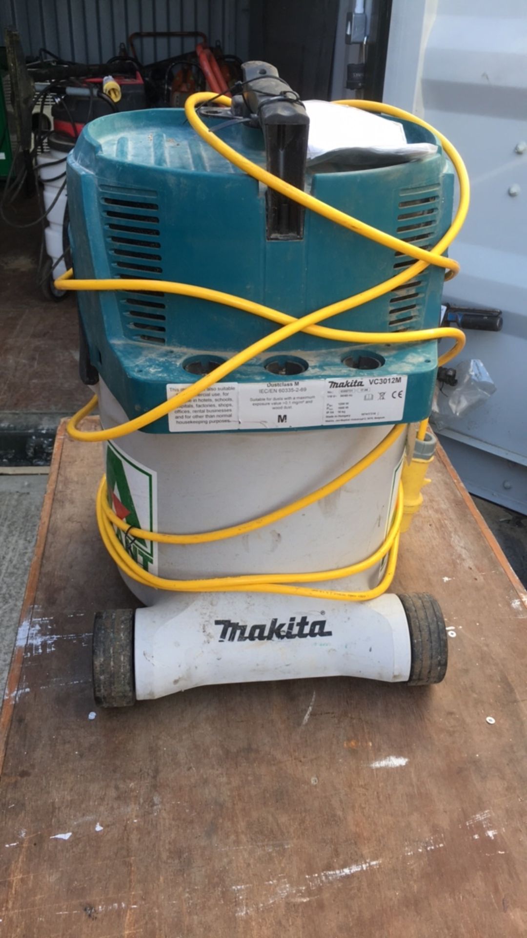 Makita Dust Vac - Image 2 of 3