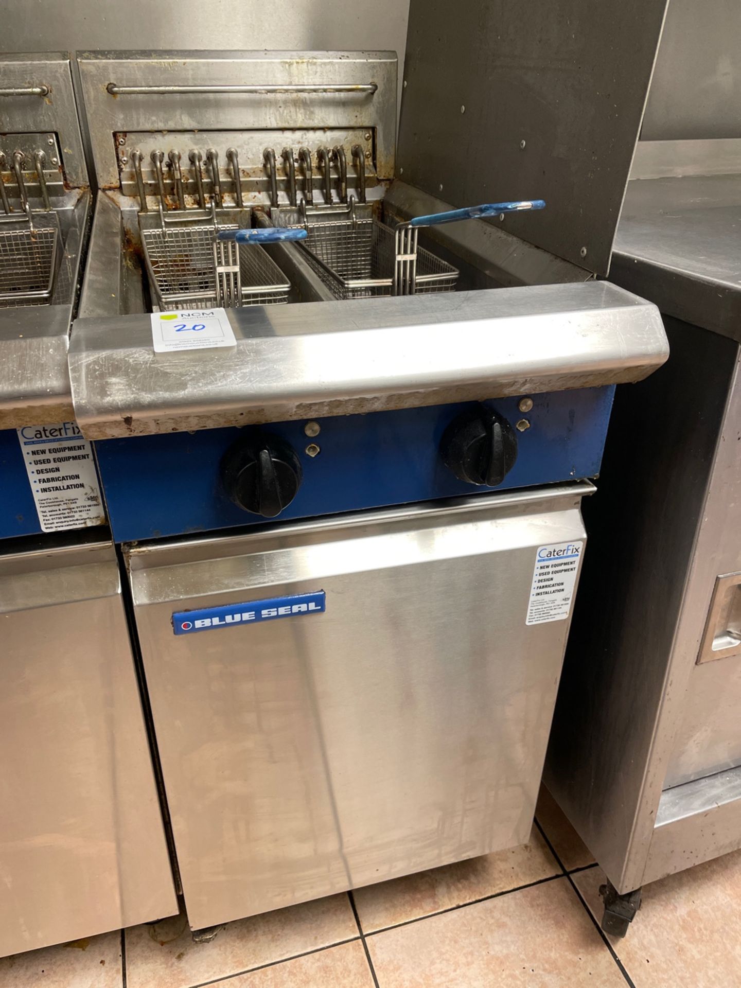 Blue Seal Twin Station Deep Fat Fryer - Image 2 of 2