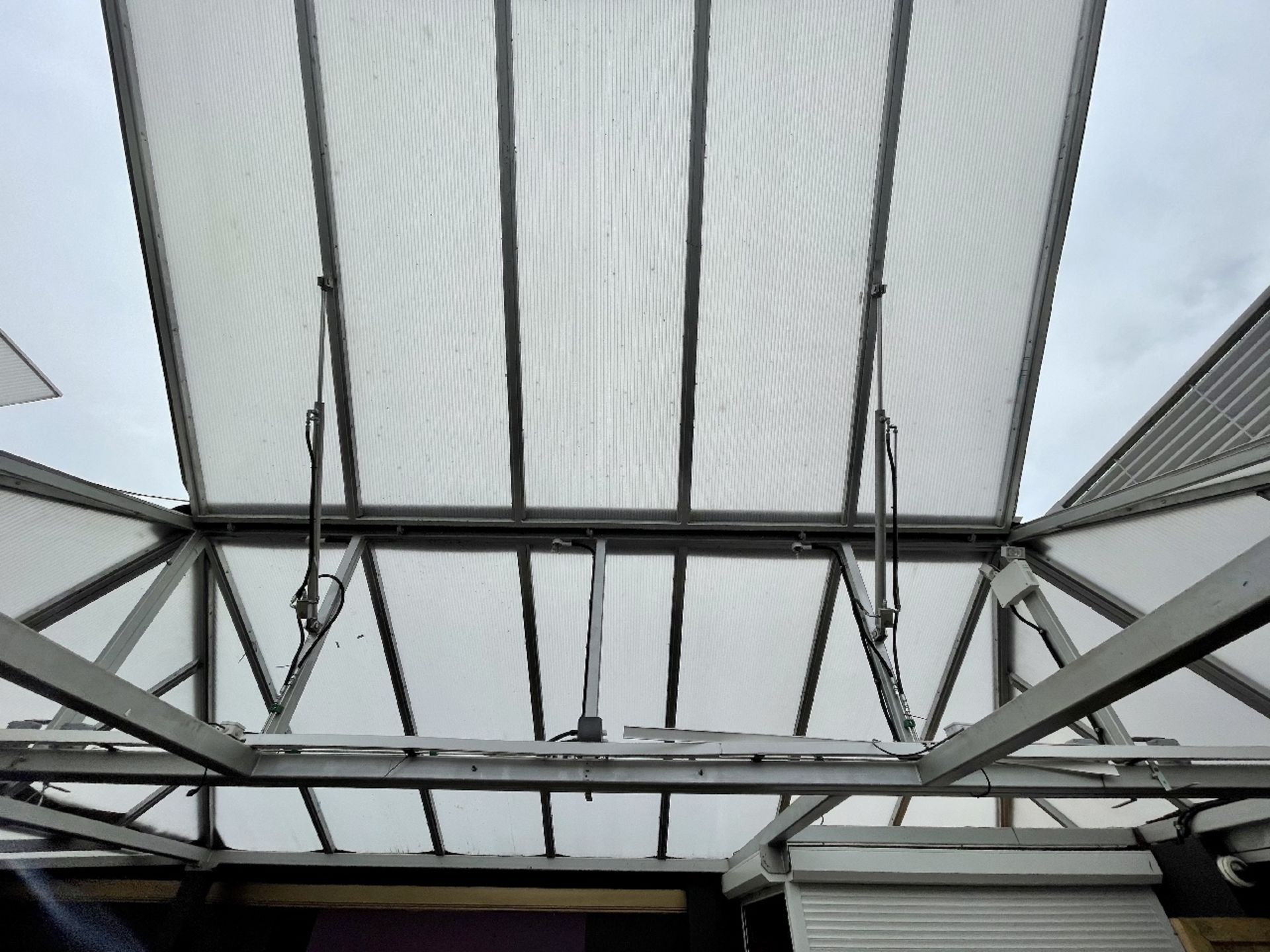 Hydraulic Roof - Image 3 of 5