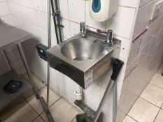 Hand wash sink