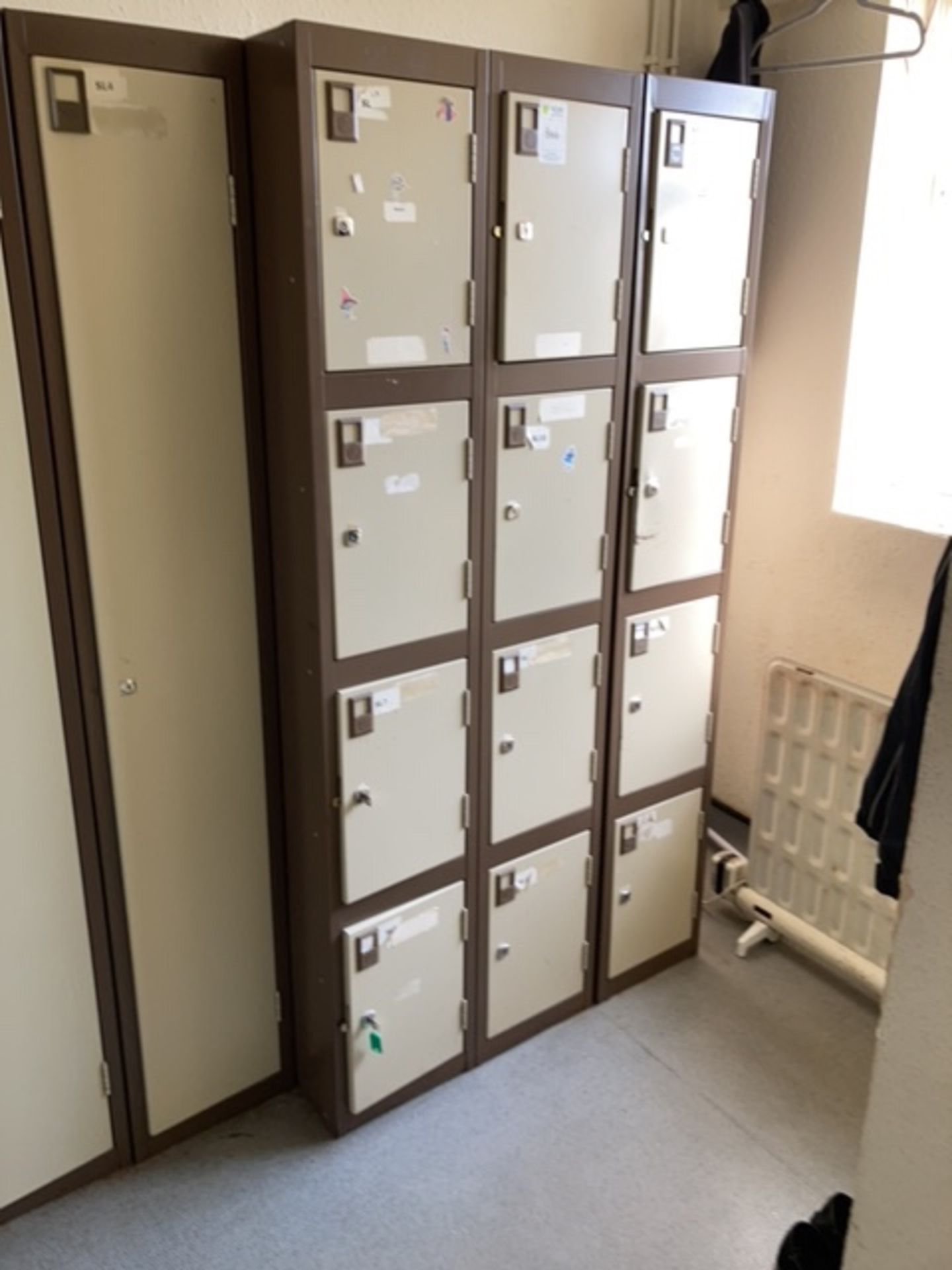 Personnel lockers