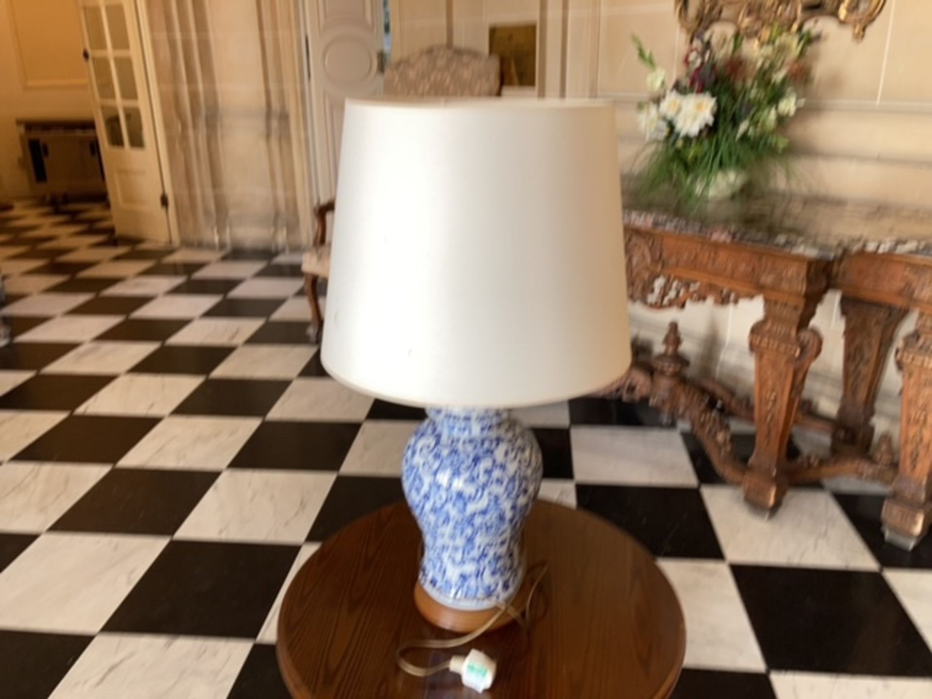 Table lamp - Image 2 of 2