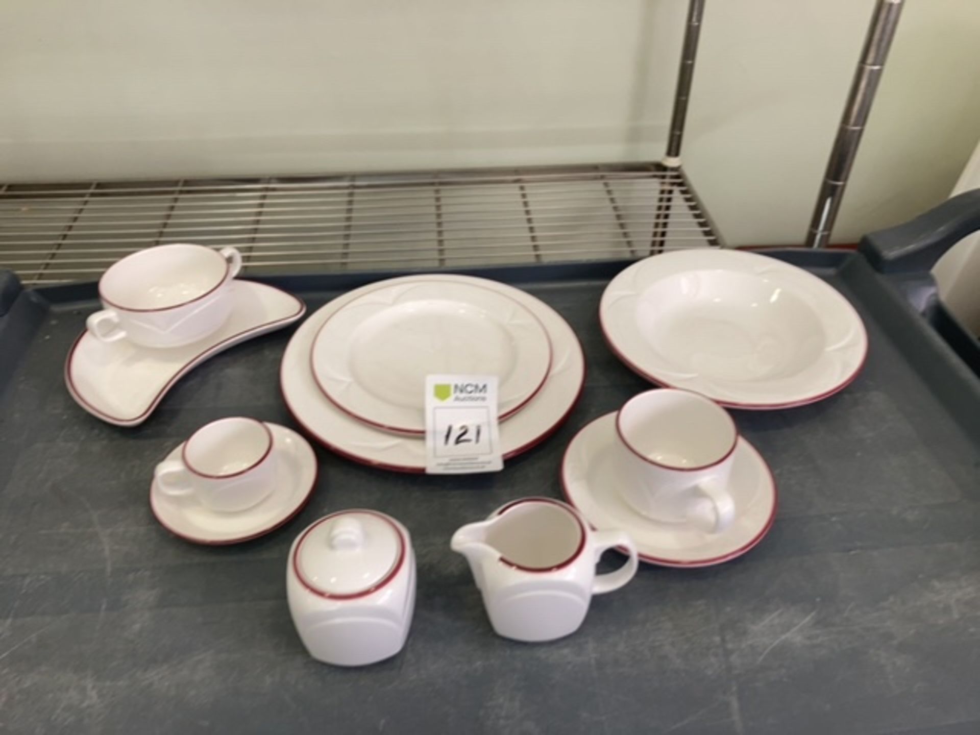 Dinner service and Miscellaneous crockery - Image 2 of 6