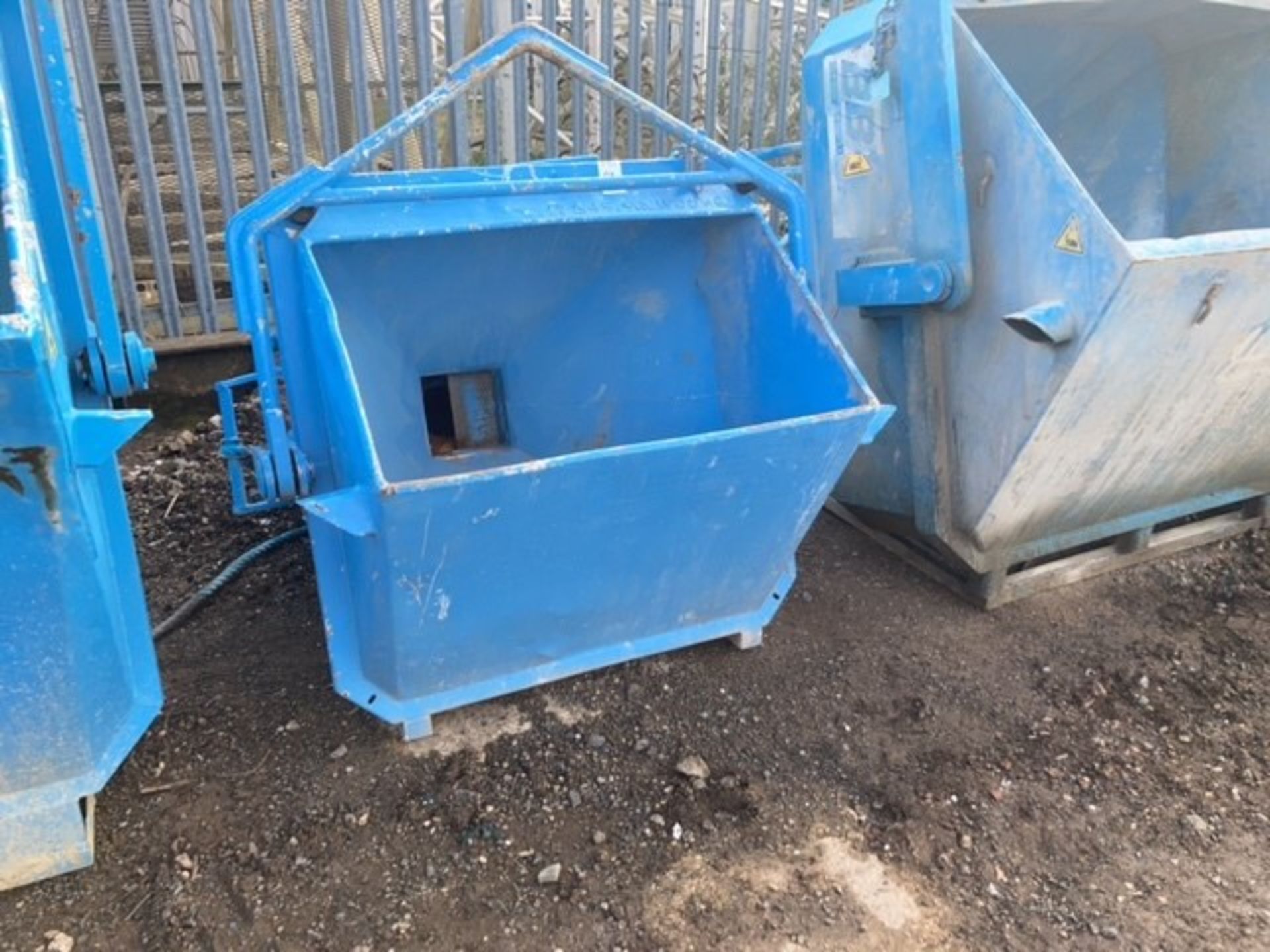 Conquip cement skip 550L