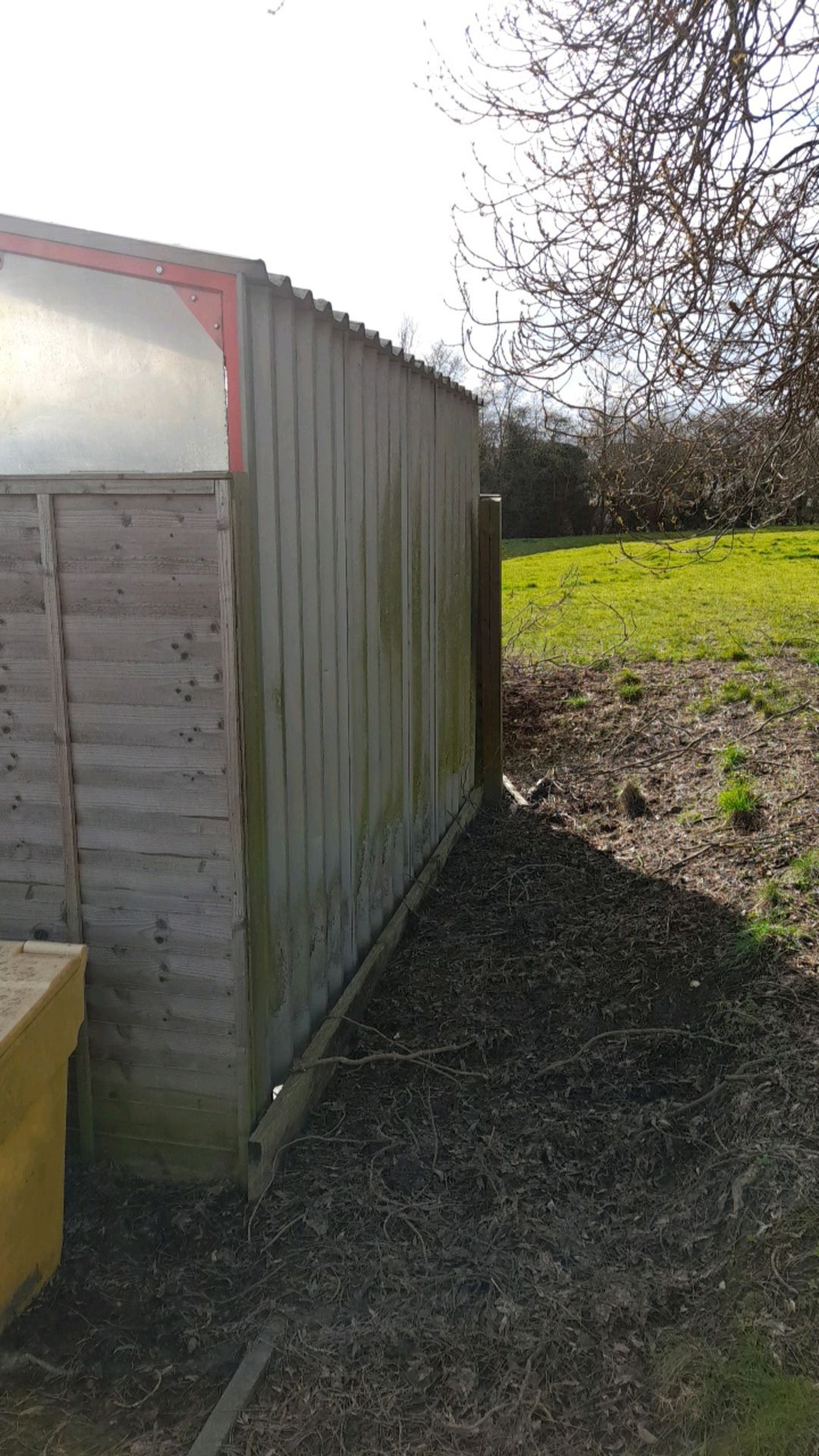 Smoking shelter - Image 4 of 4