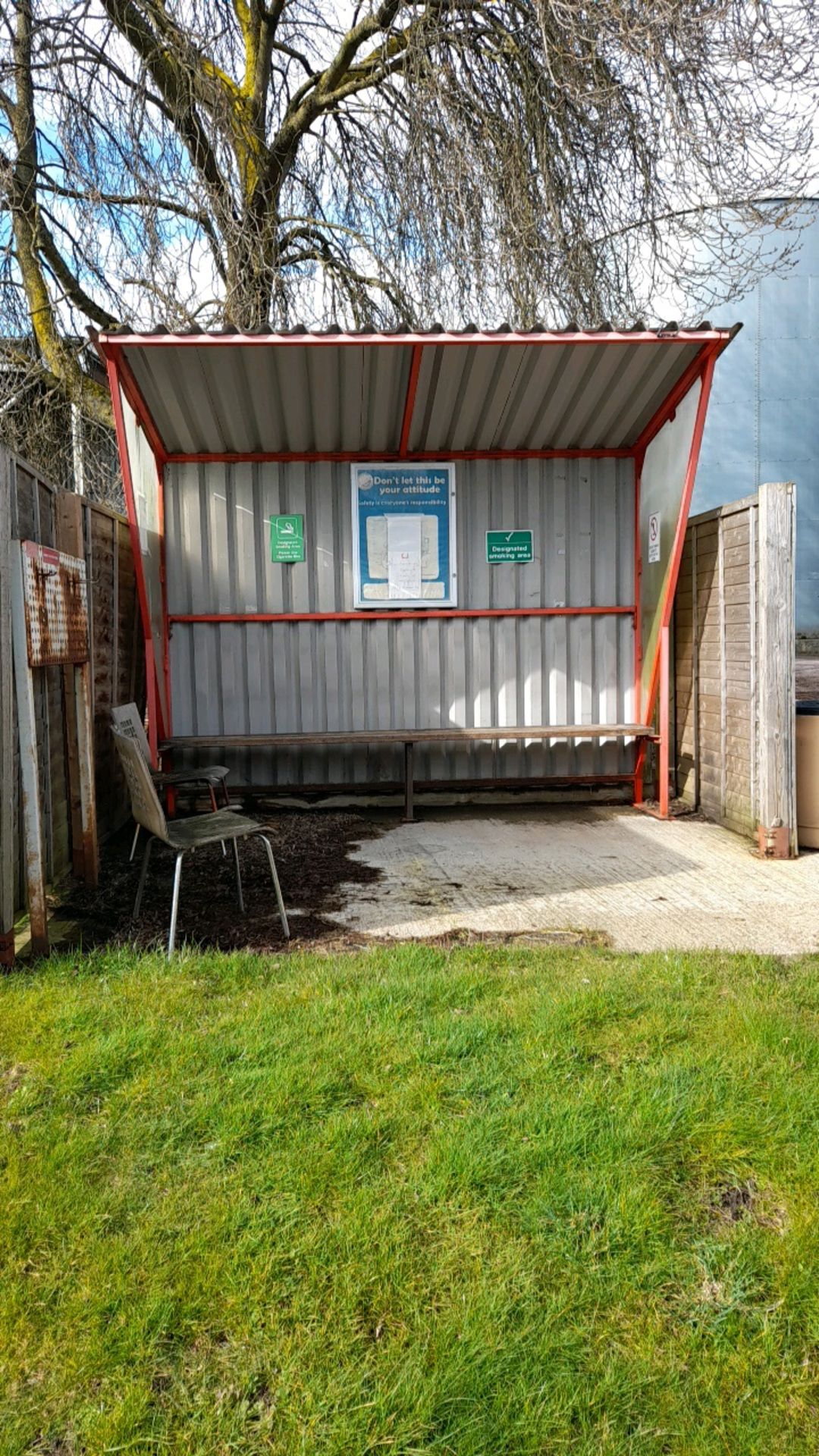 Smoking shelter