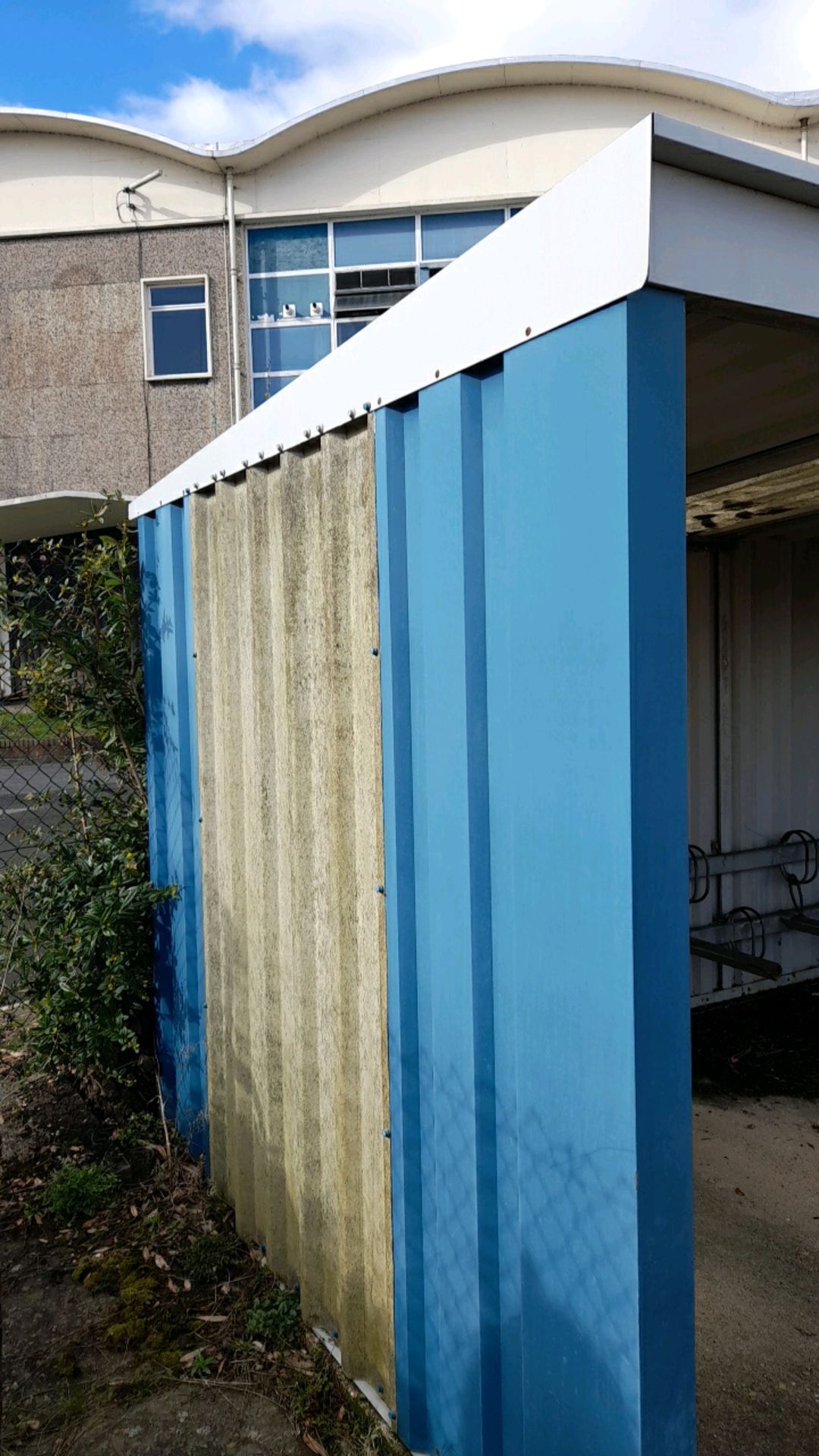 Bike shed shelter - Image 8 of 9