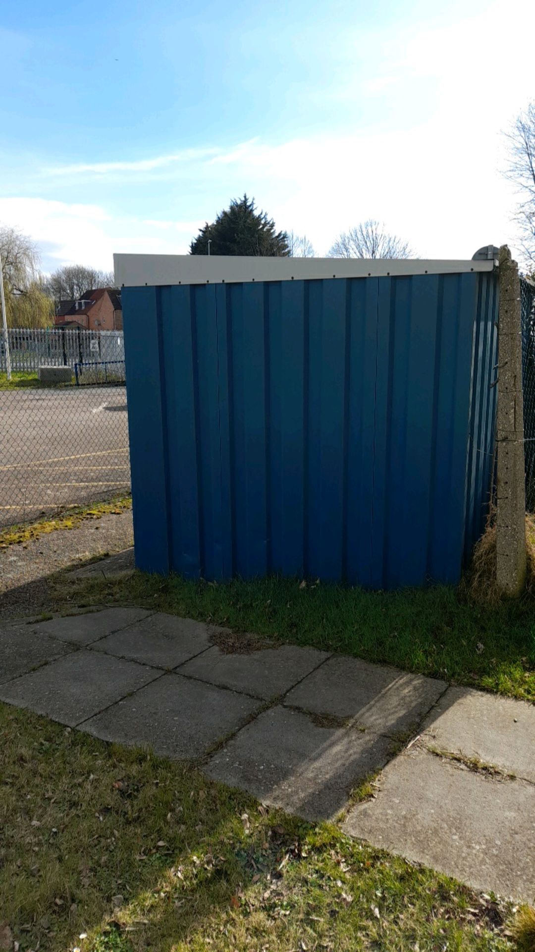 Bike shed shelter - Image 3 of 9