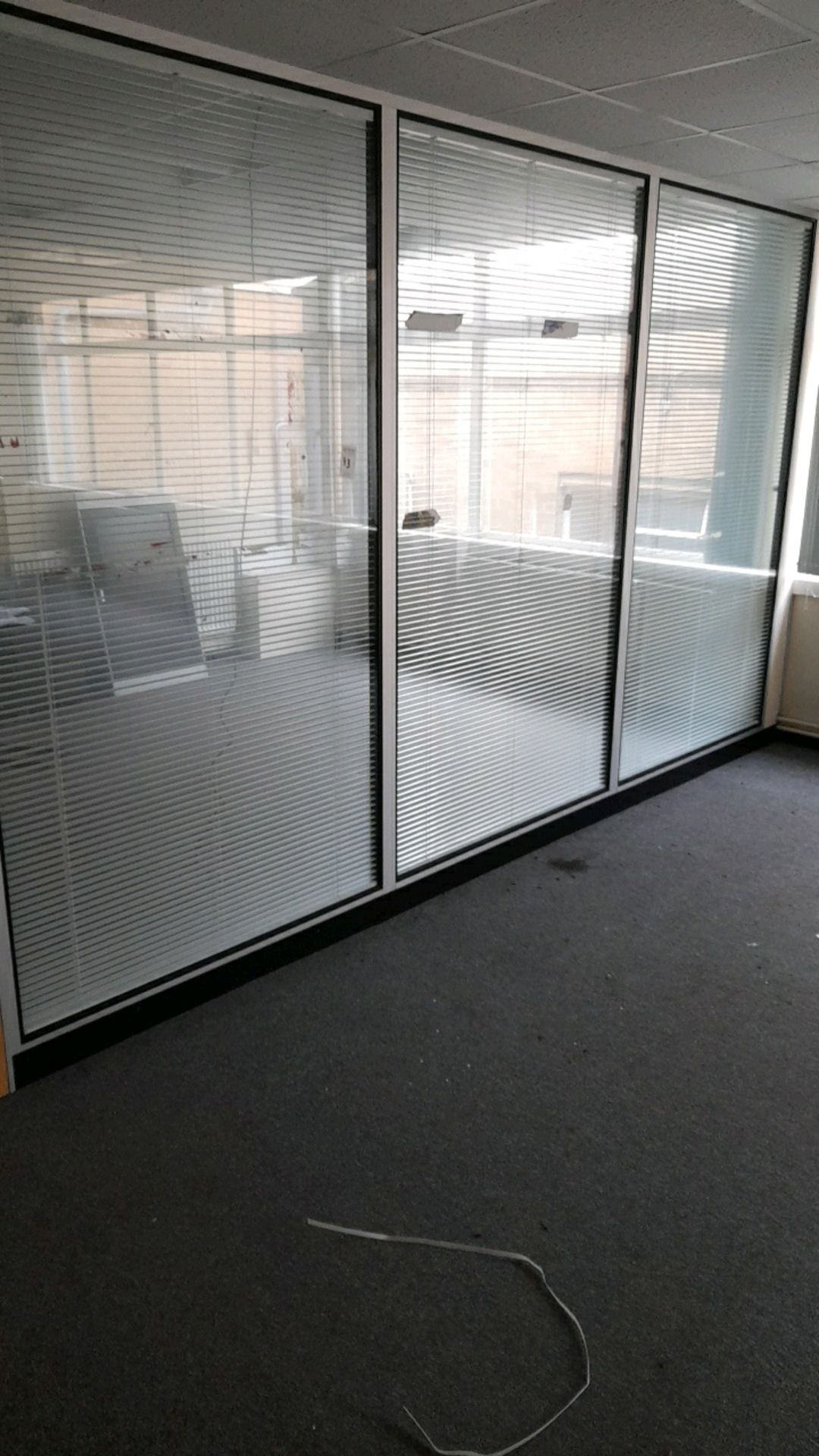 Partition wall with door and internal blinds - Image 6 of 9