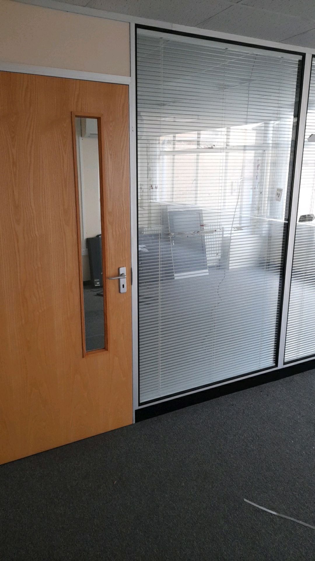 Partition wall with door and internal blinds - Image 4 of 9