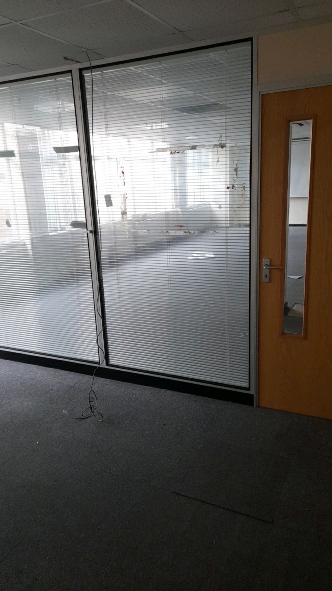 Partition wall with door and internal blinds - Image 8 of 9