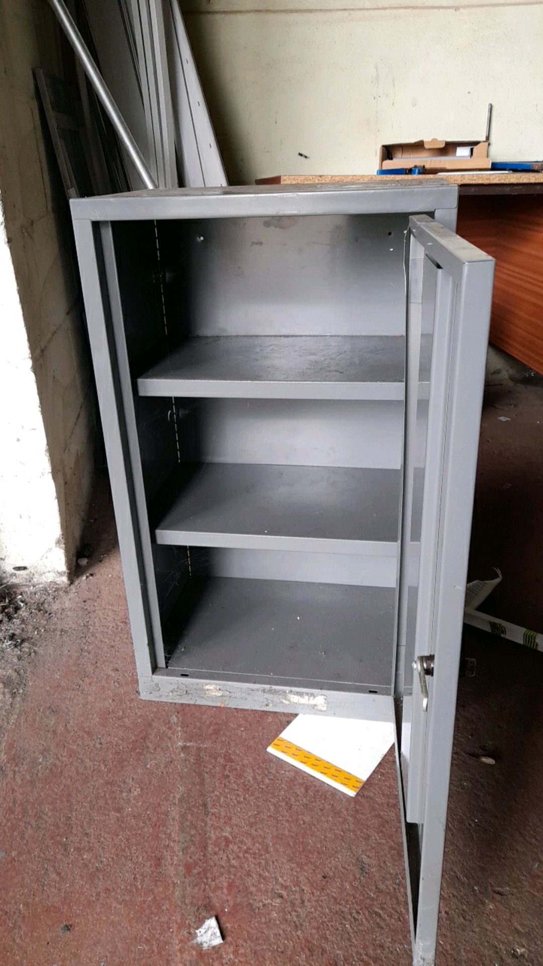 Lockable metal cabinet - Image 2 of 3