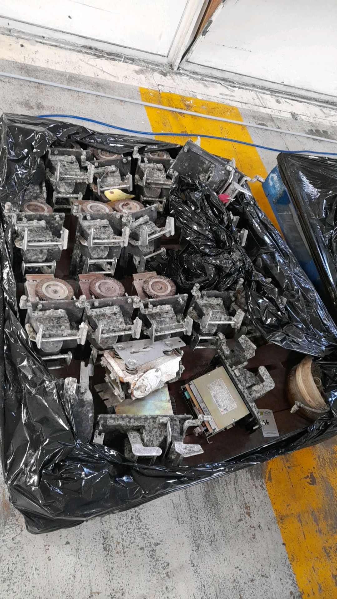 Pallet of machine parts - Image 2 of 3