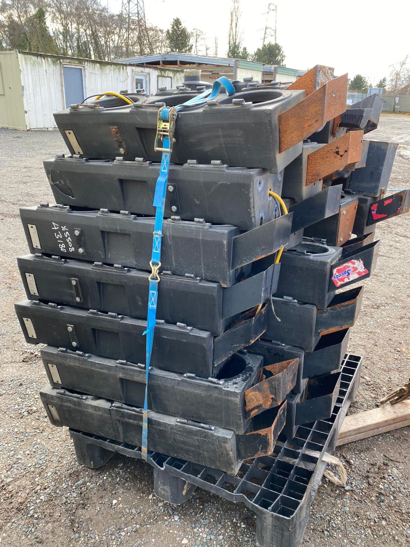 Pallet of traffic light heads - Image 8 of 8