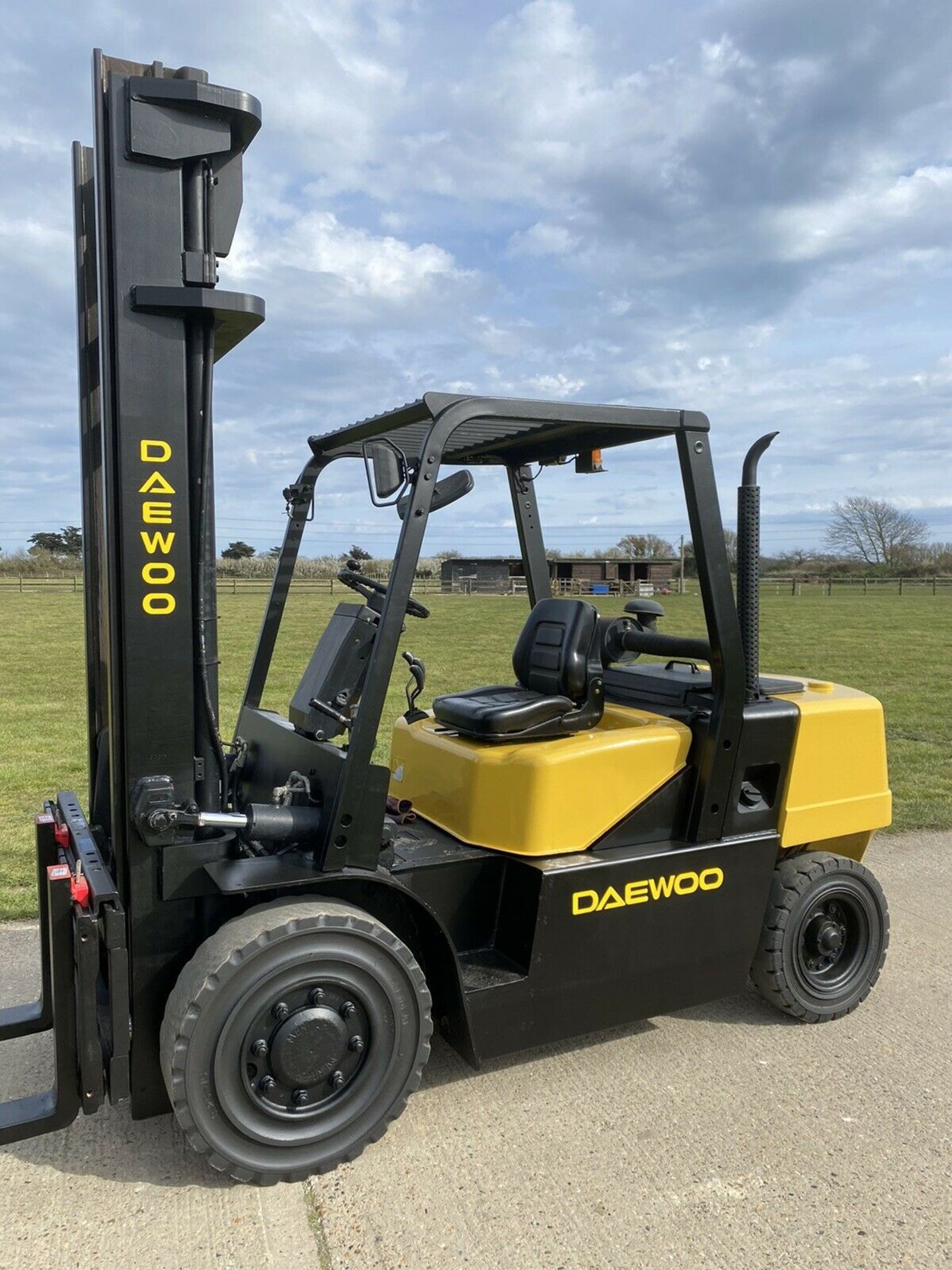 Daewoo diesel forklift - Image 4 of 5