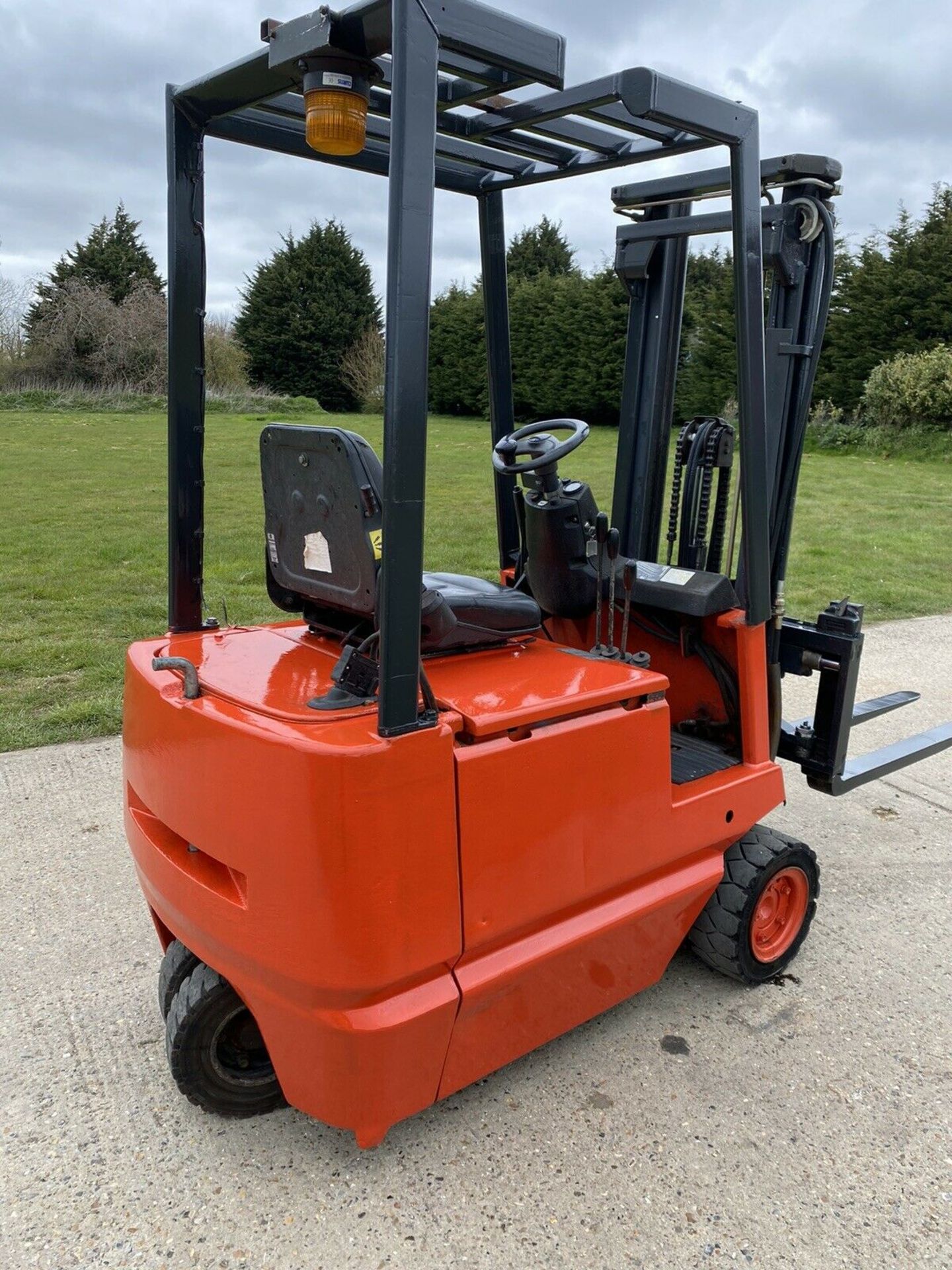 Linde forklift truck - Image 2 of 3