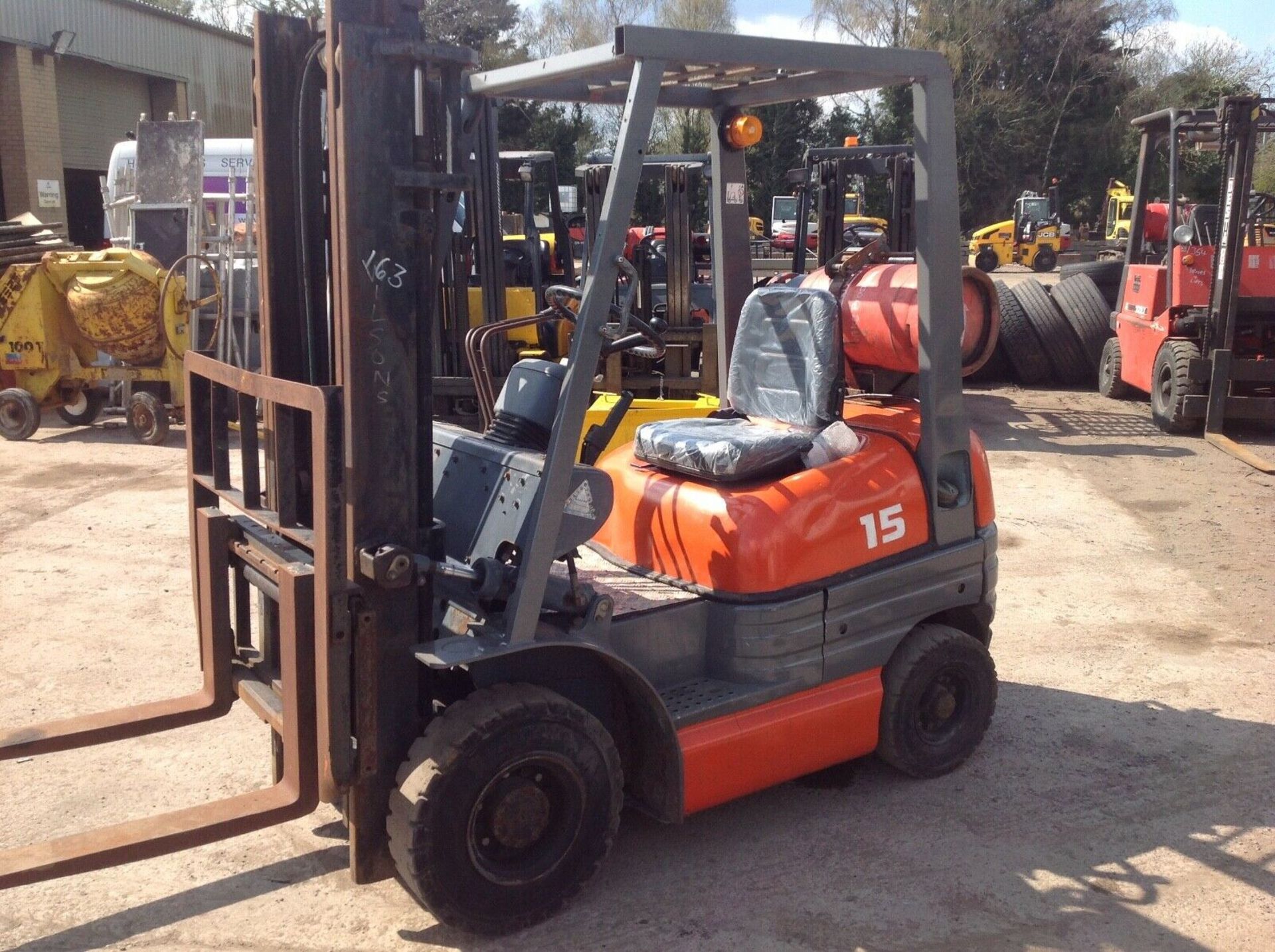 Toyota 1.5 ton gas forklift container spec - Image 2 of 6