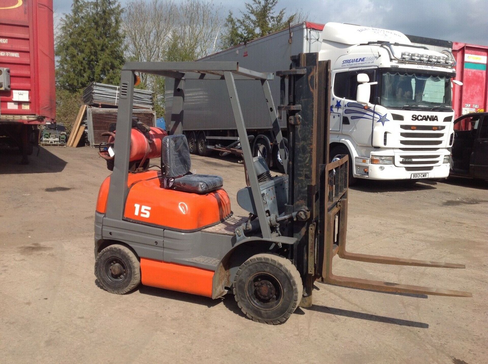 Toyota 1.5 ton gas forklift container spec