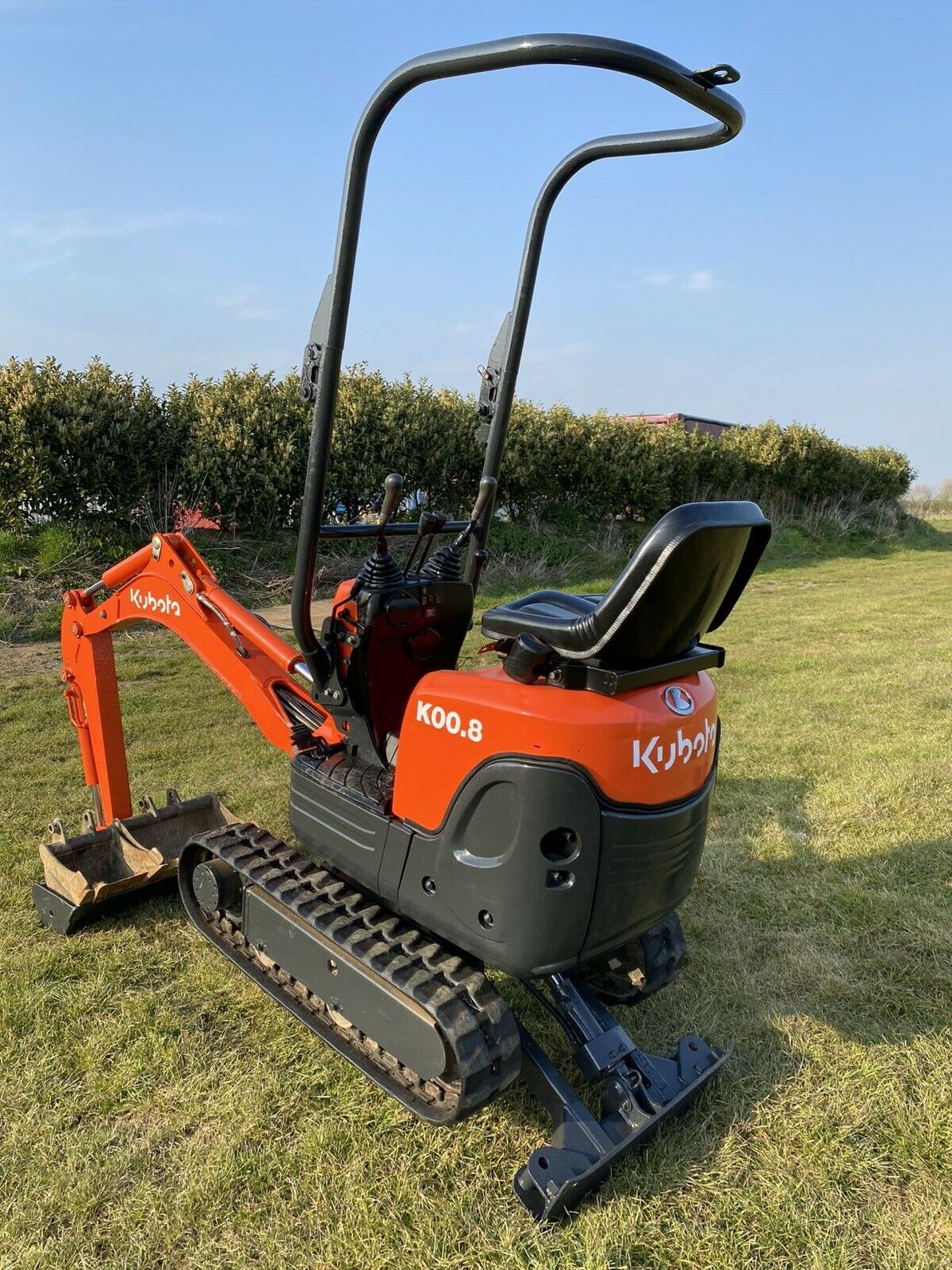 Kubota K008 Micro mini digger - Image 5 of 6