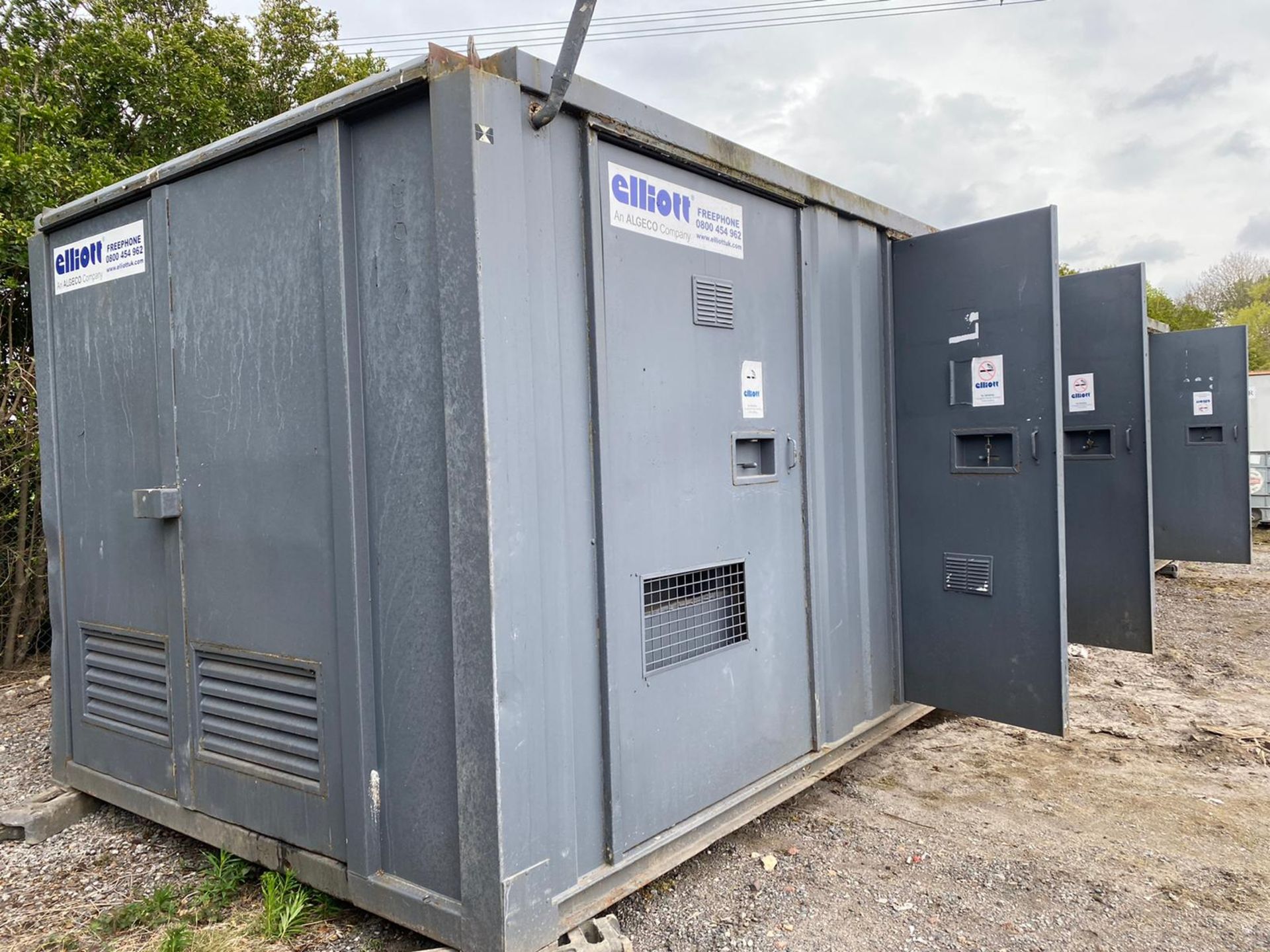 32ft x 10ft static welfare unit with 11KVA generator