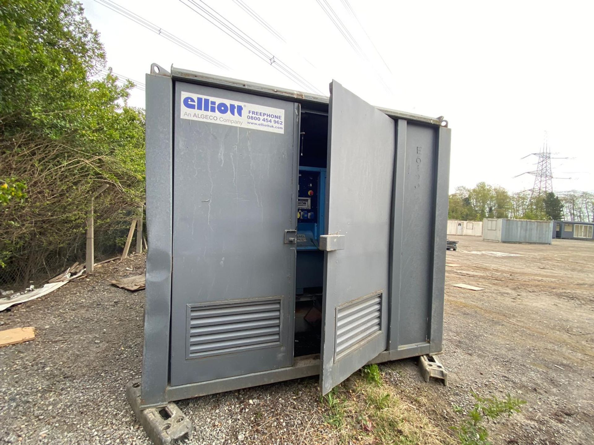 32ft x 10ft static welfare unit with 11KVA generator - Image 6 of 27