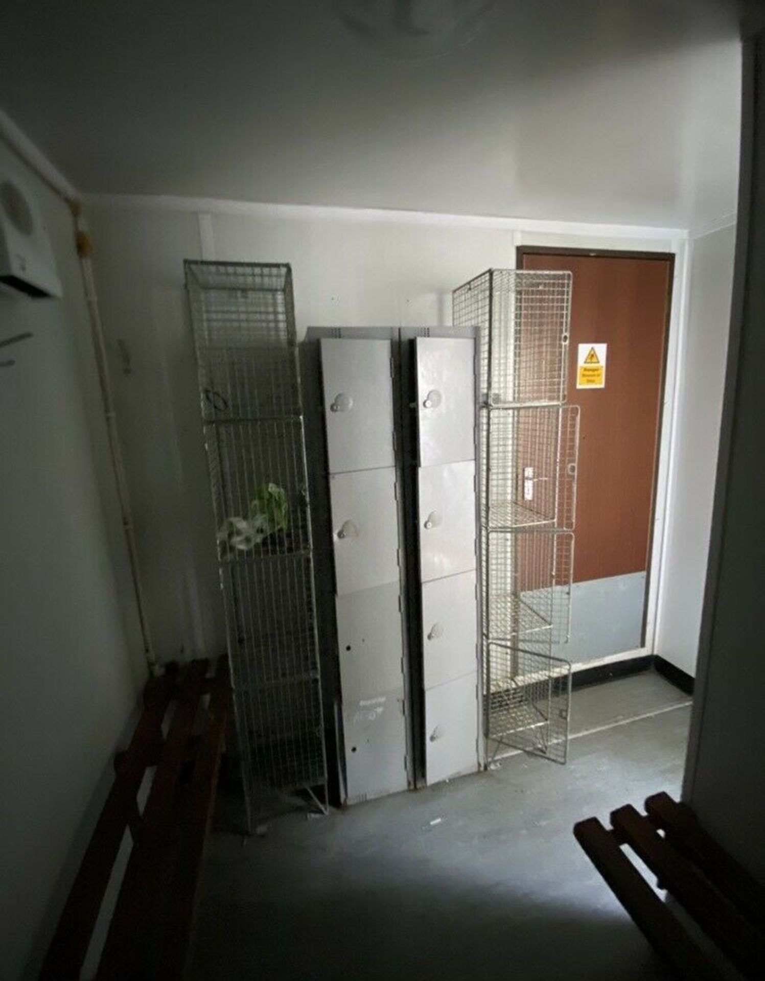 24ft x 9ft Anti-Vandal Decontamination Unit Shower Block Welfare Site Container - Image 2 of 11