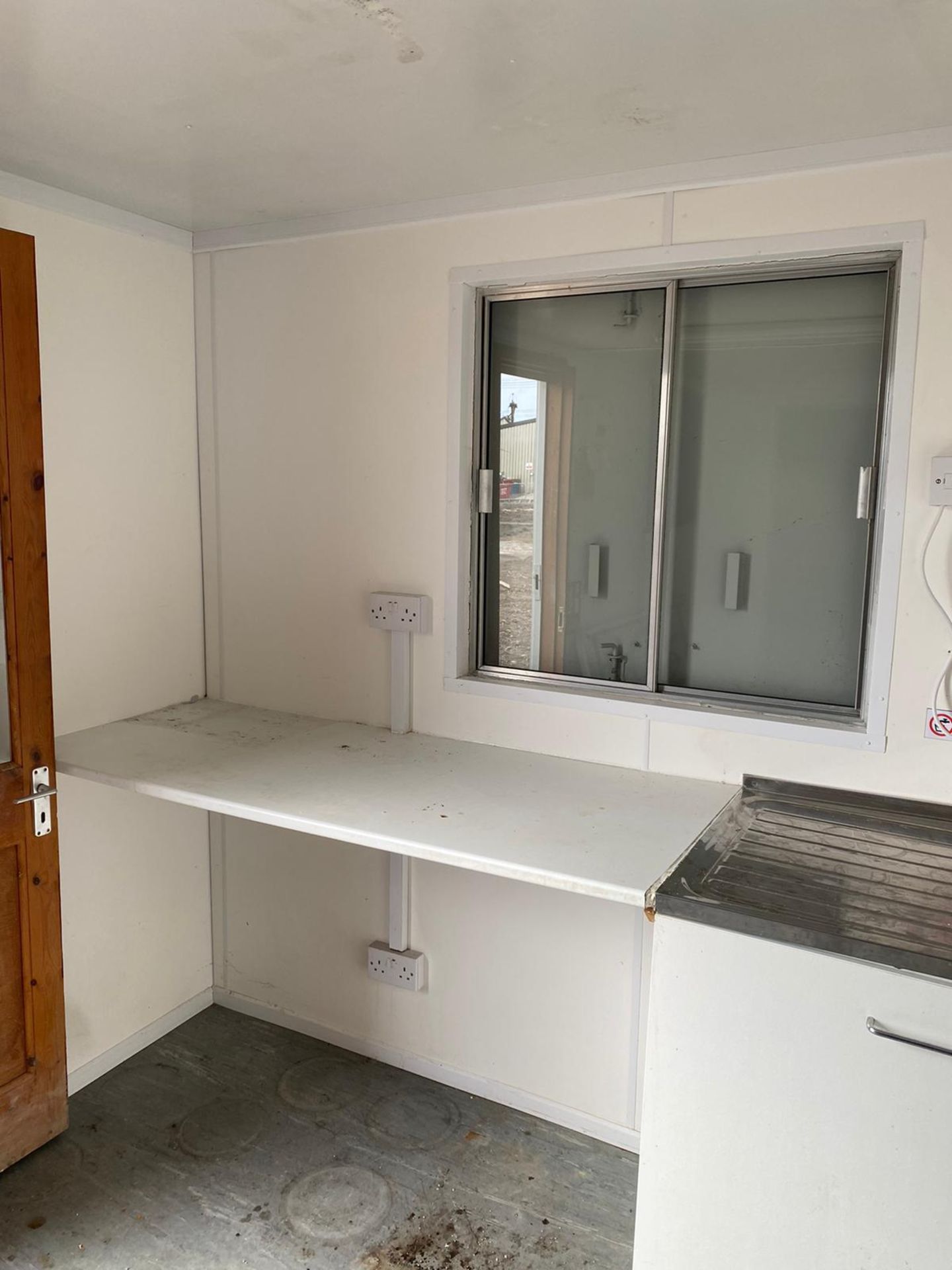 24ft static welfare unit site office canteen with changing room - Image 9 of 12
