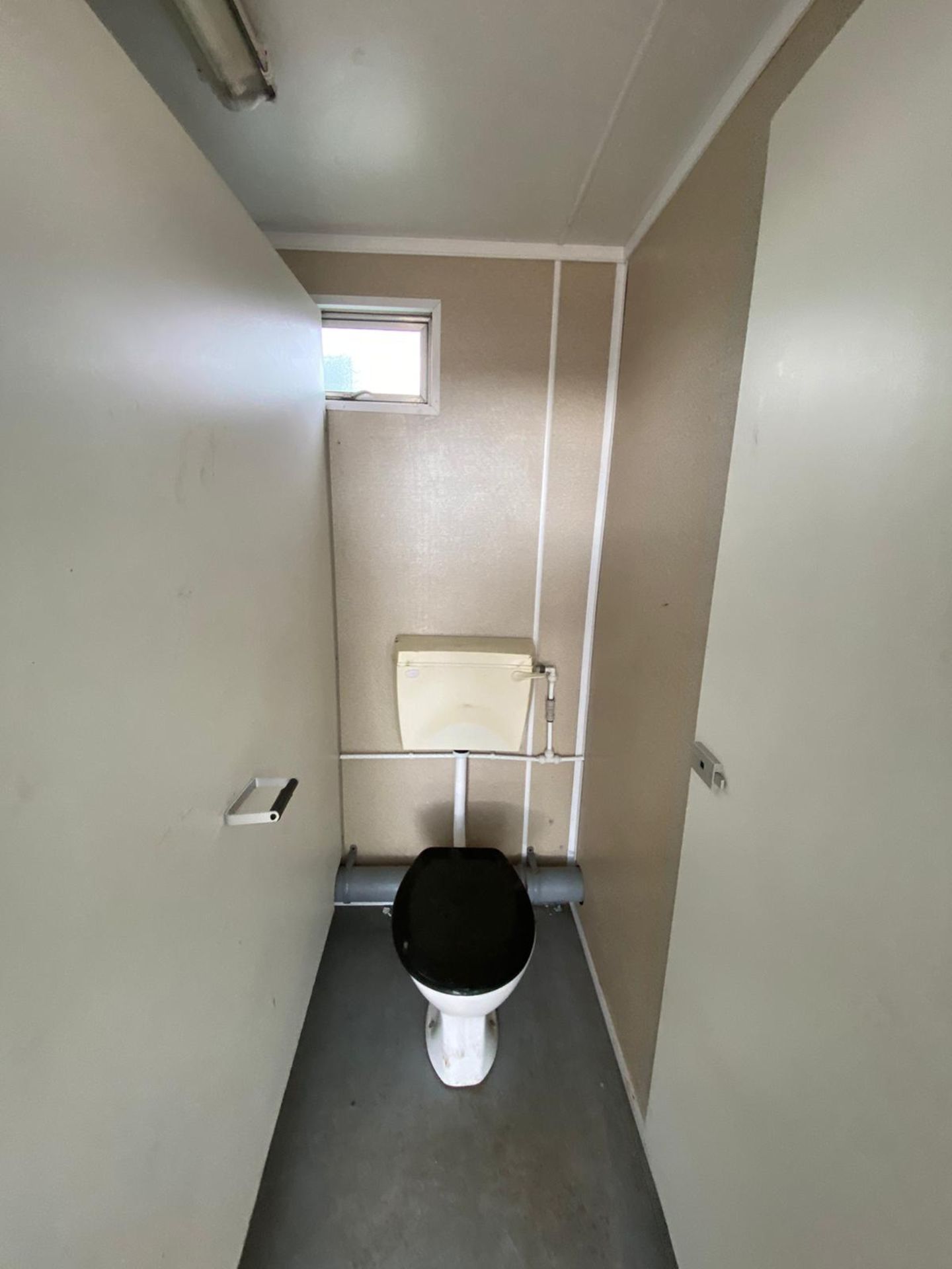 13ft 2 + 1 male & female toilet block, welfare container cabin - Image 12 of 13