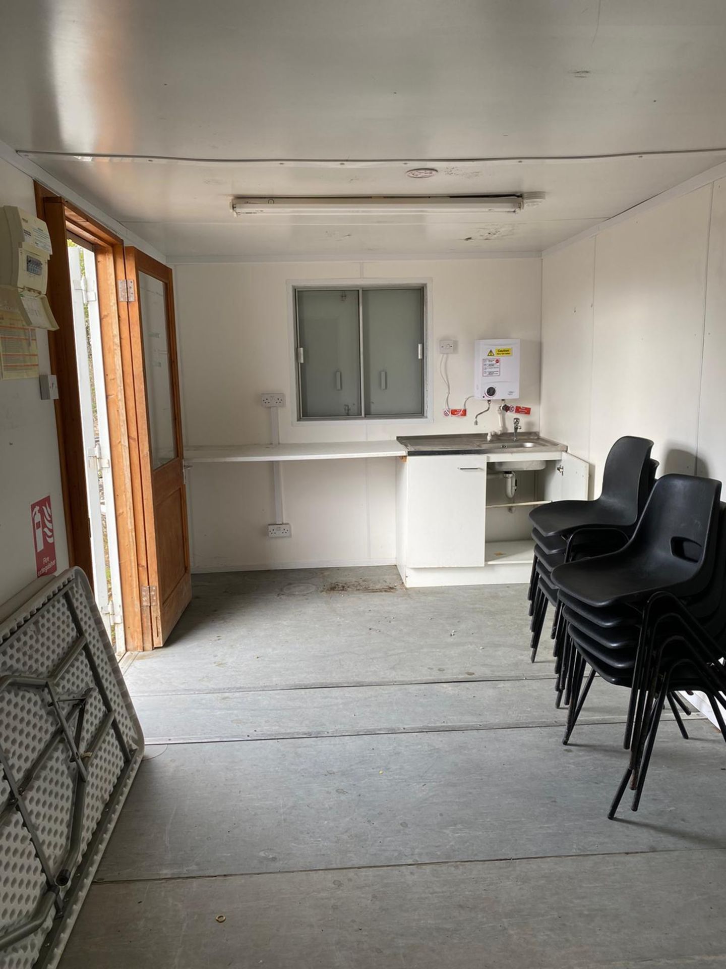 24ft static welfare unit site office canteen with changing room - Image 11 of 12