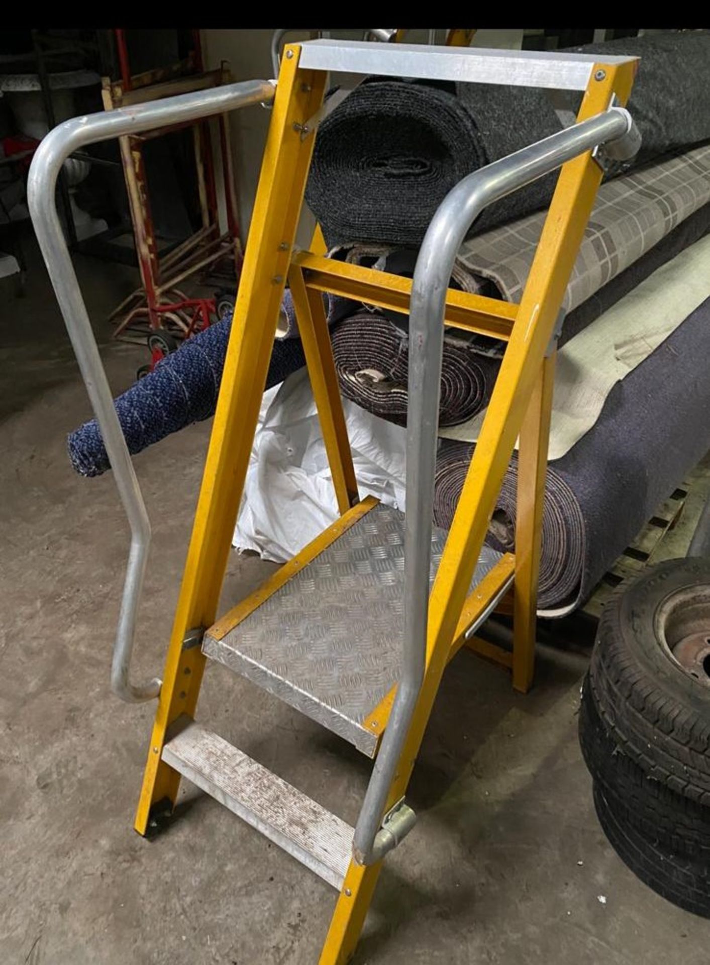 2 tread step ladder