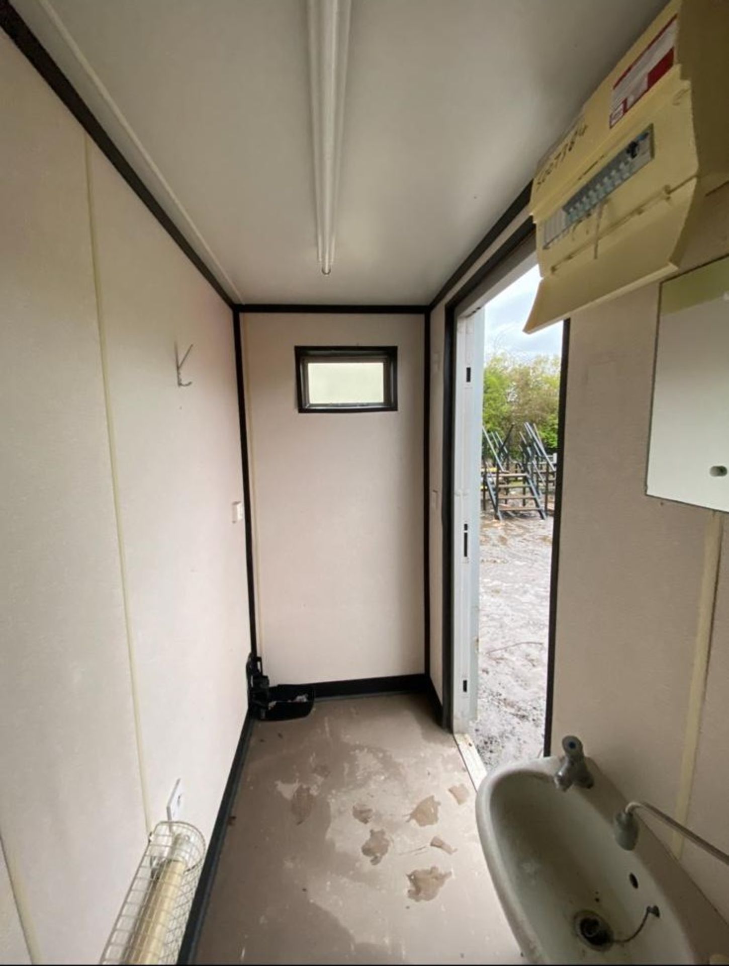 32ft 6 + 1 toilet block container - Image 5 of 14