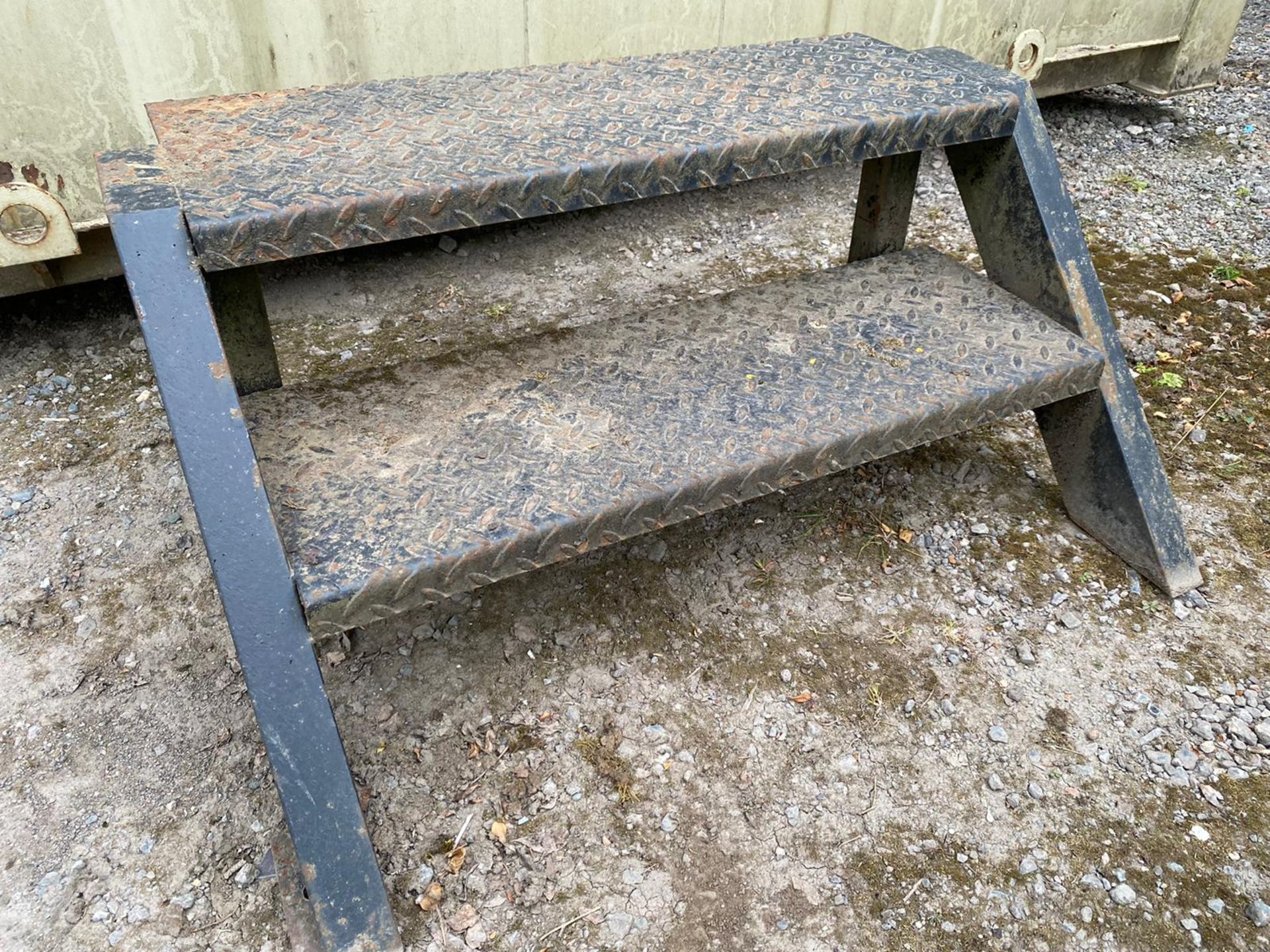 2 tread steel steps - - Image 2 of 2