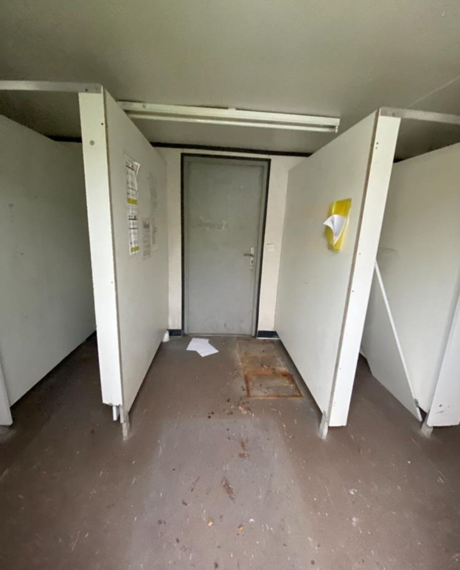 32ft 6 + 1 toilet block container - Image 7 of 14