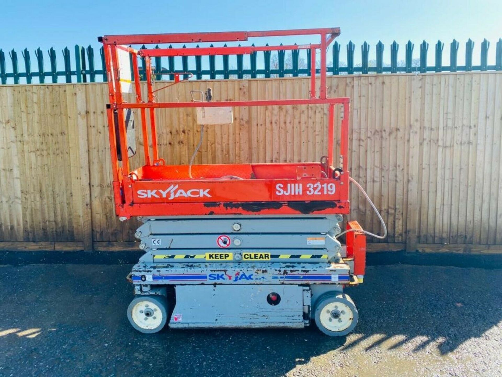 Skyjack SJIII - 3219 Scissor Lift / Access Platform