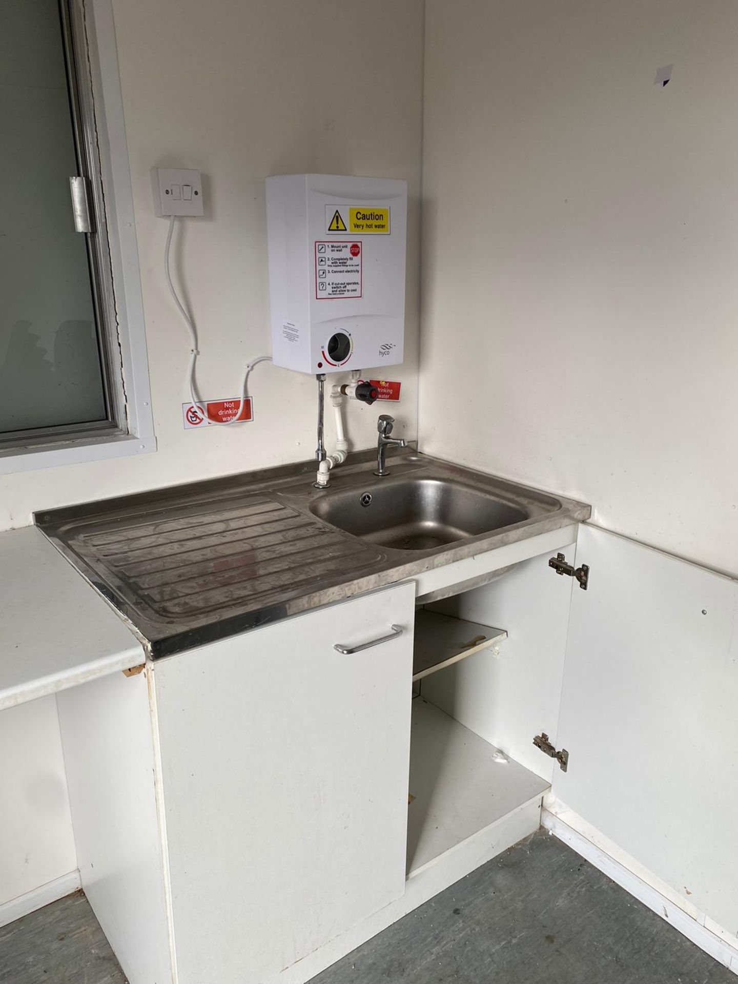 24ft static welfare unit site office canteen with changing room - Image 8 of 12