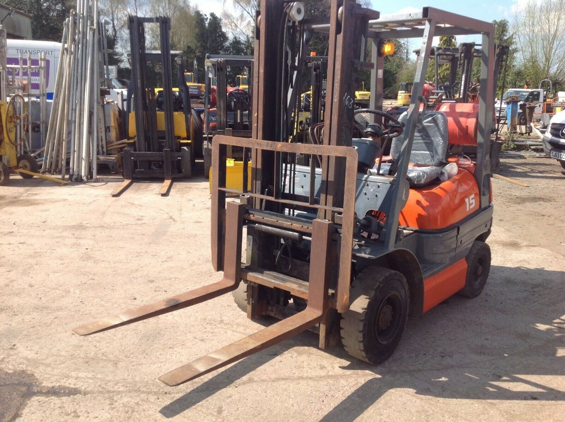Toyota 1.5 ton gas forklift container spec - Image 2 of 6